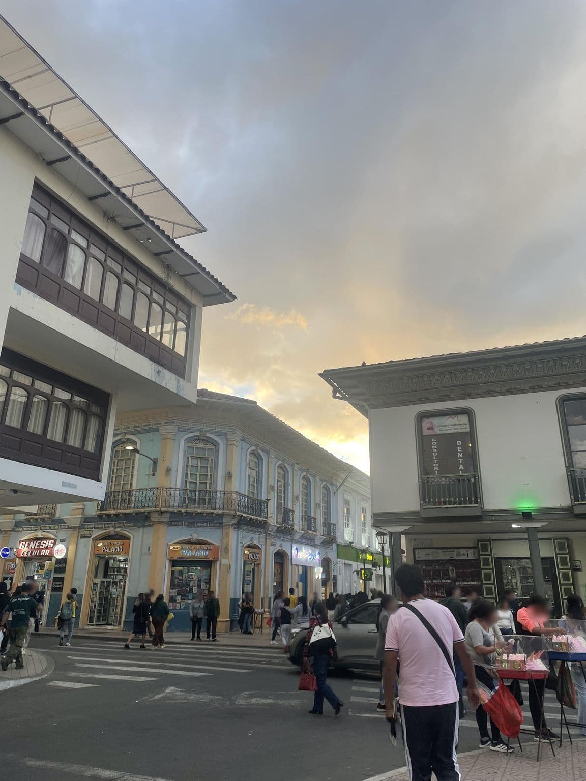 Street view near Hotel Central Park, Loja — © KARINAREPA567 (CC BY-SA · Mapillary)