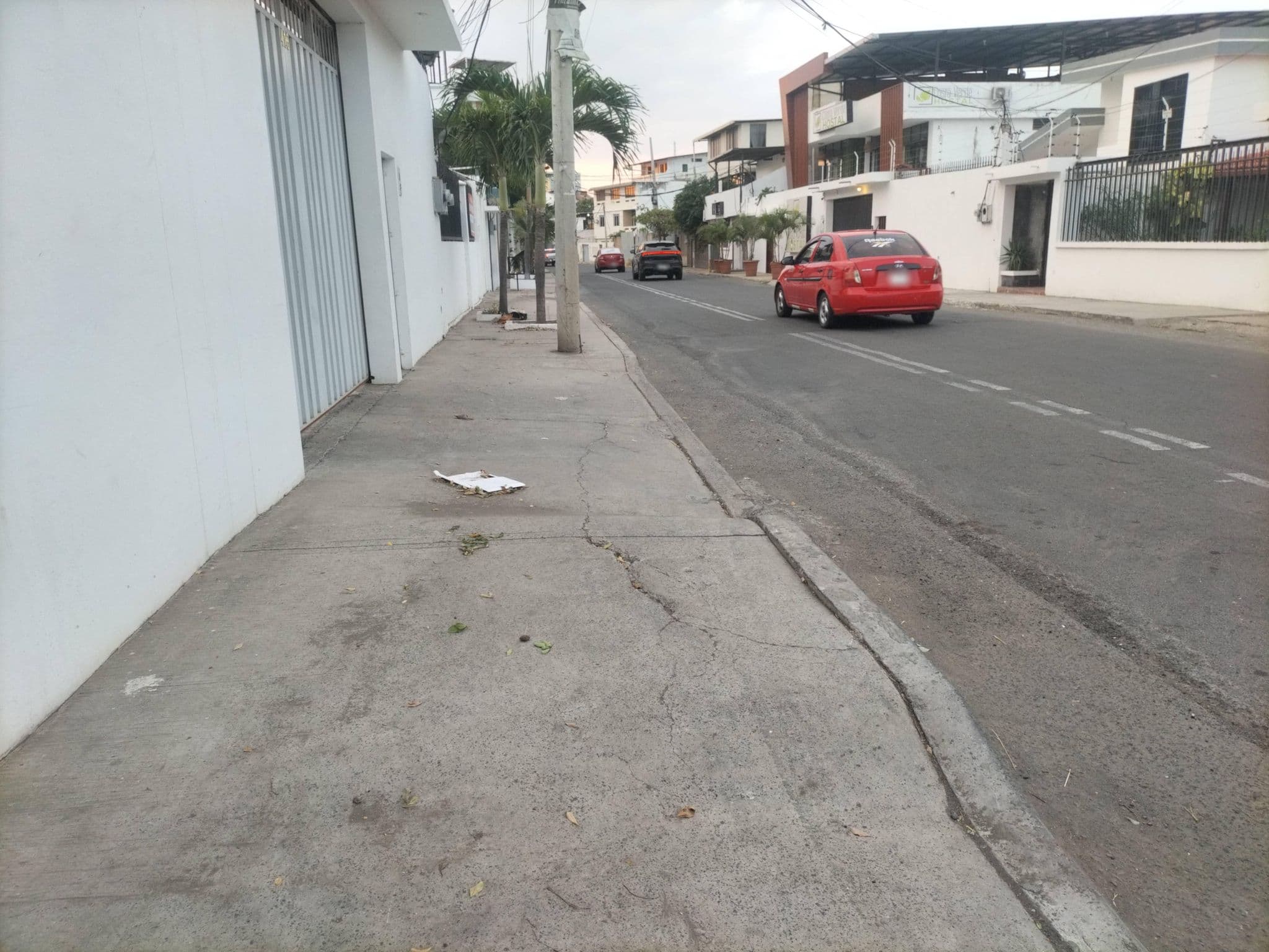 Street view near Hostal Costa Verde, Manta — © DYLAN197 (CC BY-SA · Mapillary)