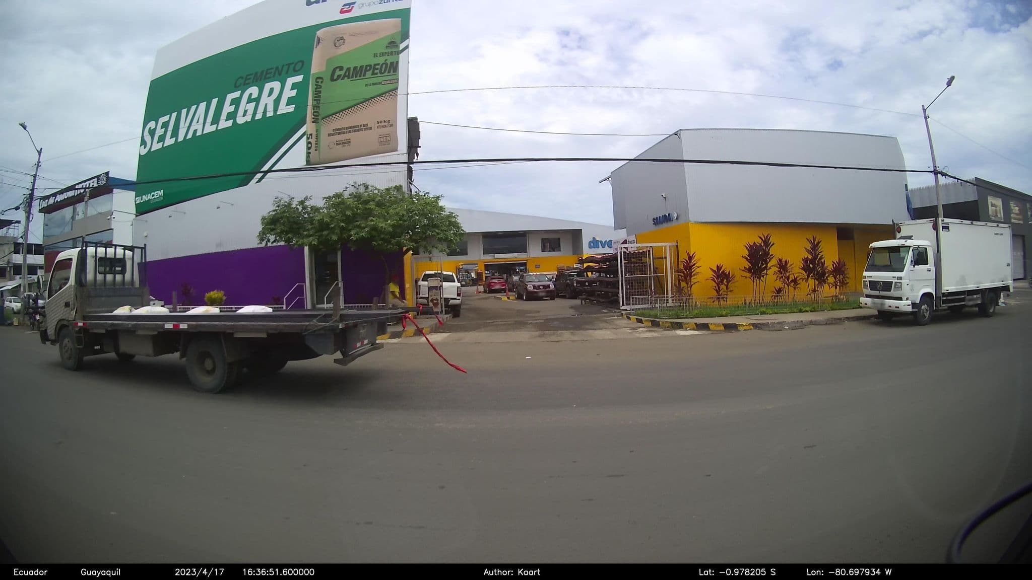 Street view near Luz De Aurora Hotel, Manta — © kaart_2 (CC BY-SA · Mapillary)