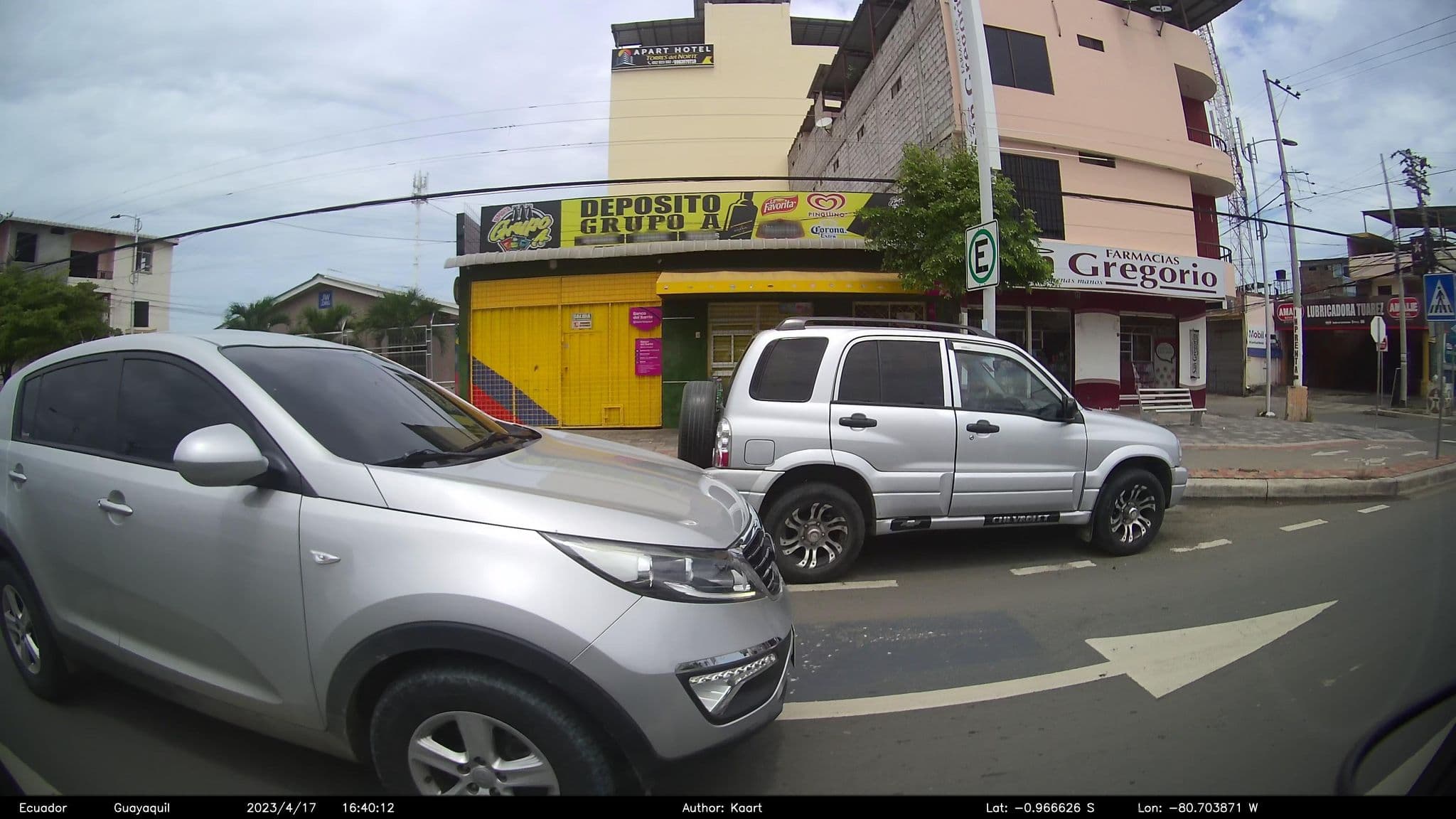 Street view near Frente al HOTEL TORRES DEL NORTE, Manta — © kaart_2 (CC BY-SA · Mapillary)