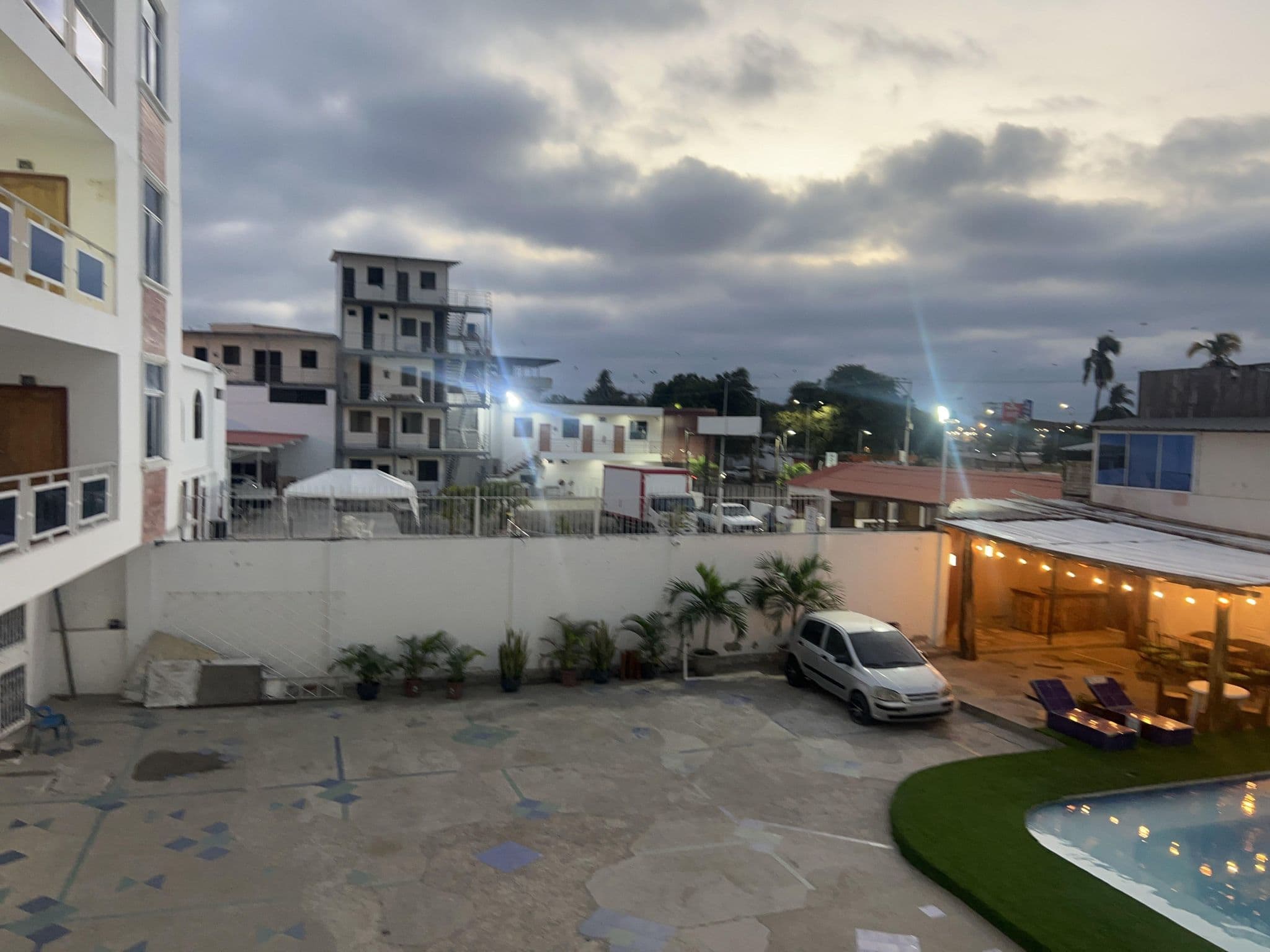 Street view near Old Navy Hotel, Manta — © Ikntn (CC BY-SA · Mapillary)