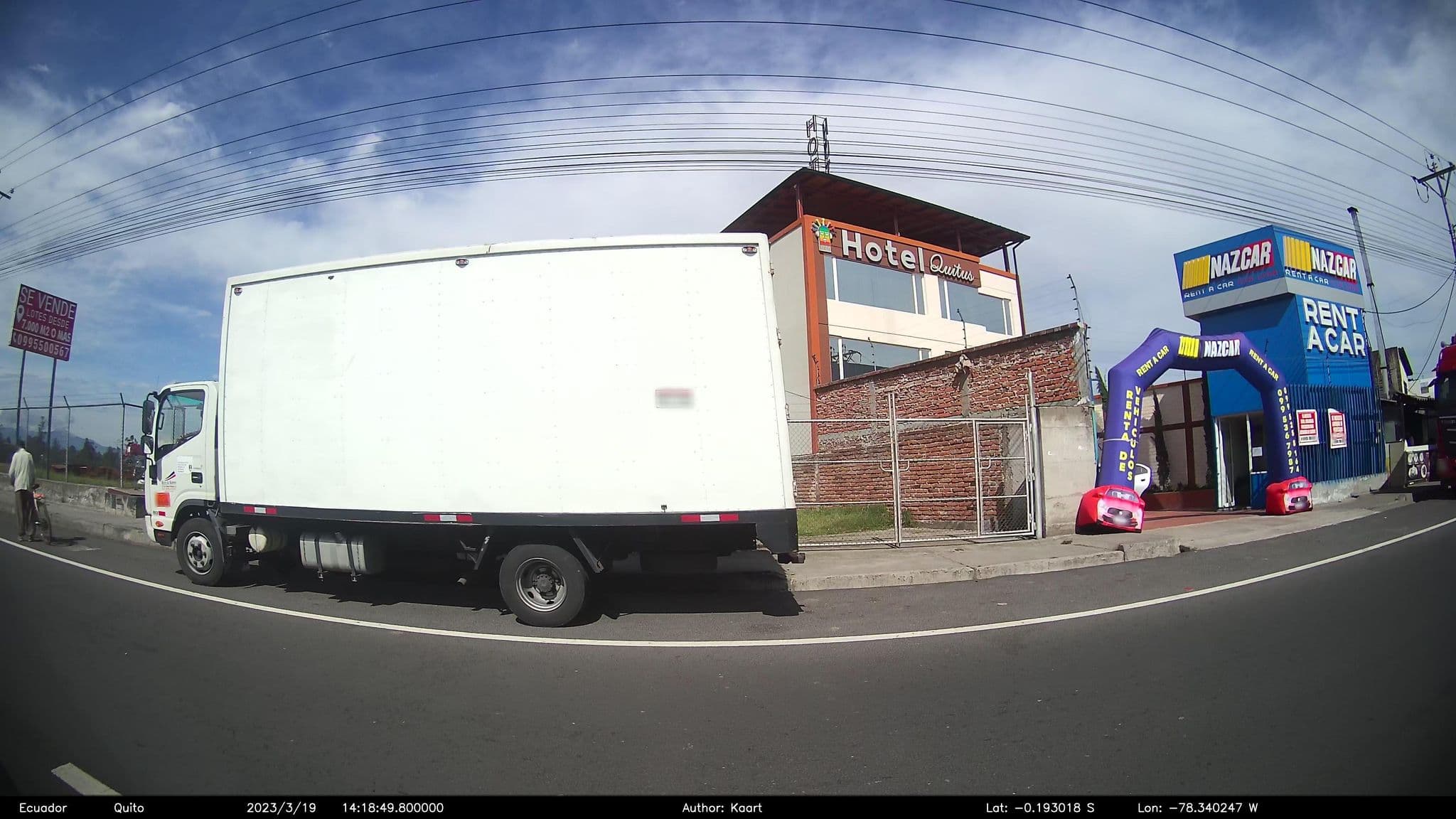 Street view near Hotel Quitus Airport - Cerca del Aeropuerto de Quito, Oyambarillo — © kaart_2 (CC BY-SA · Mapillary)