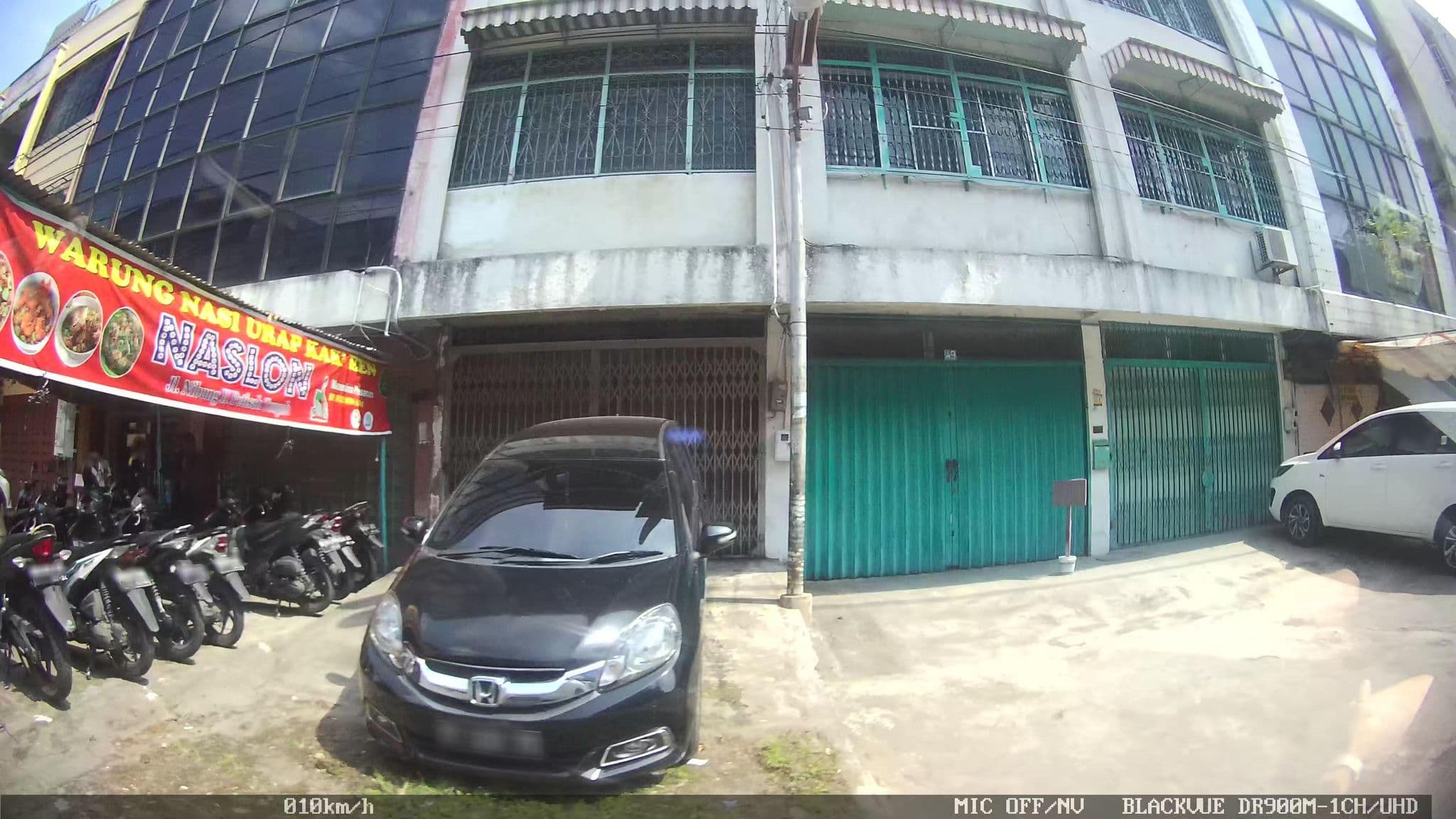 Street view near Hotel Petisah, Medan — © kaart_2 (CC BY-SA · Mapillary)