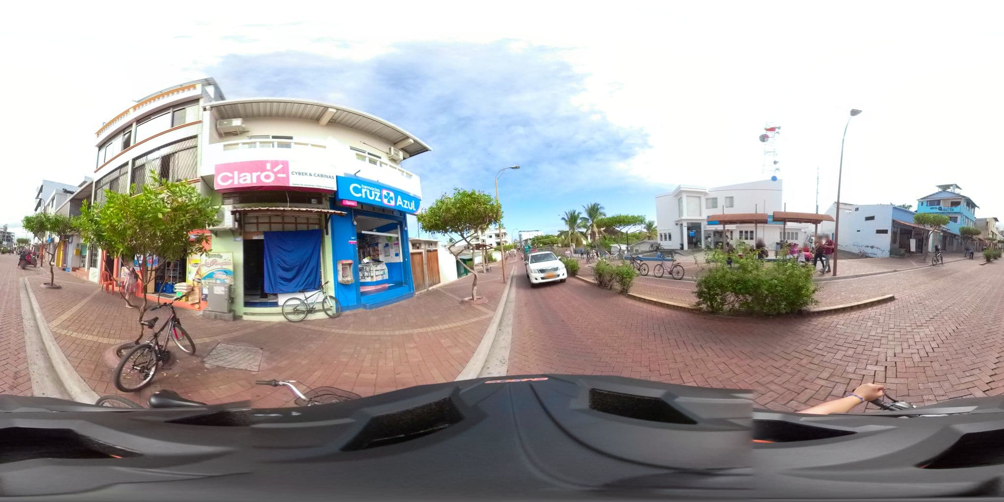Street view near Ayre By Baltra, Puerto Ayora — © sdanielzer (CC BY-SA · Mapillary)