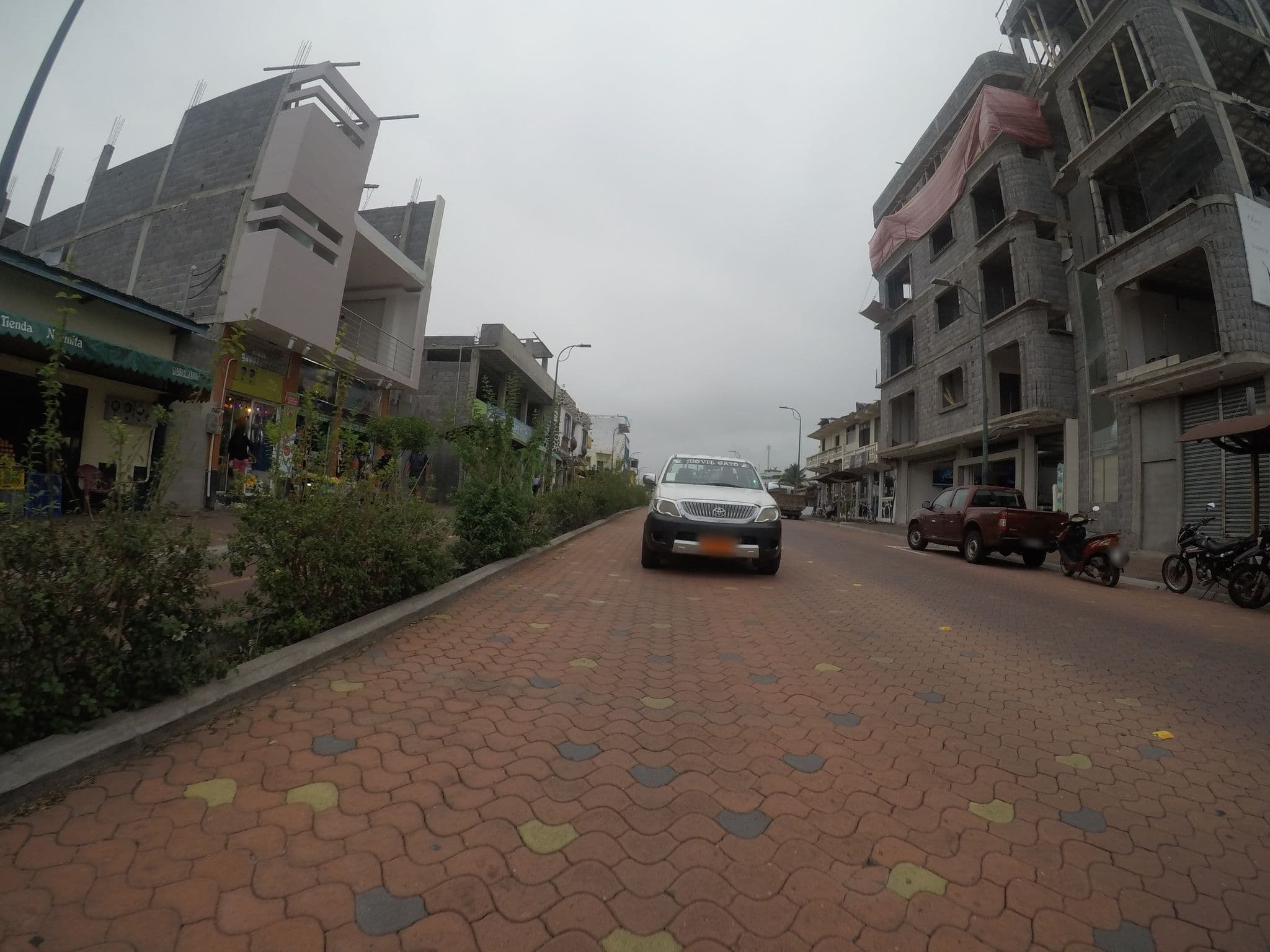 Street view near HOTEL COLOMA GALAPAGOS, Puerto Ayora — © chrisbeddow (CC BY-SA · Mapillary)