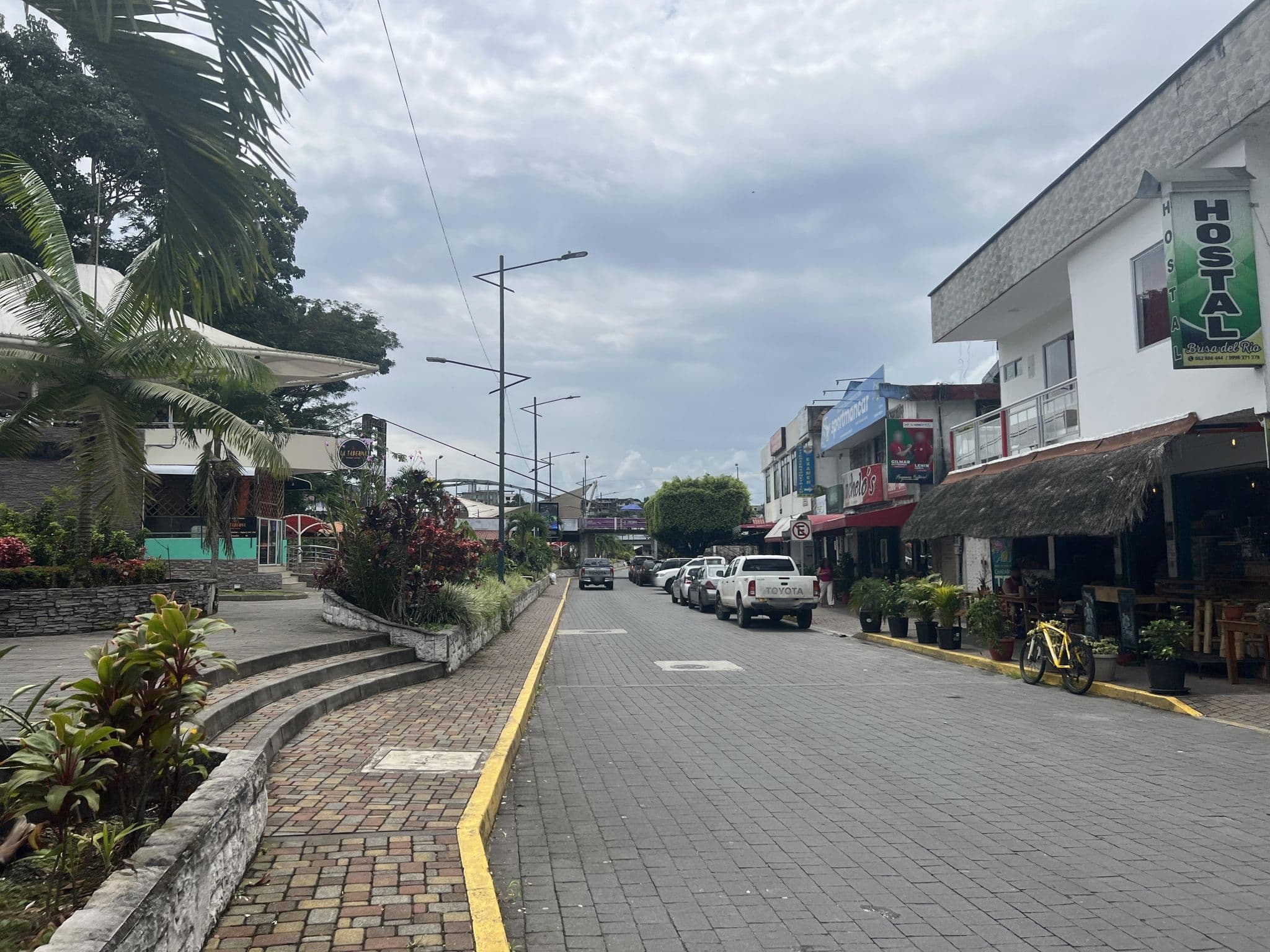 Street view near Hostal Brisa del Río -Tena, Tena — © angiec7 (CC BY-SA · Mapillary)
