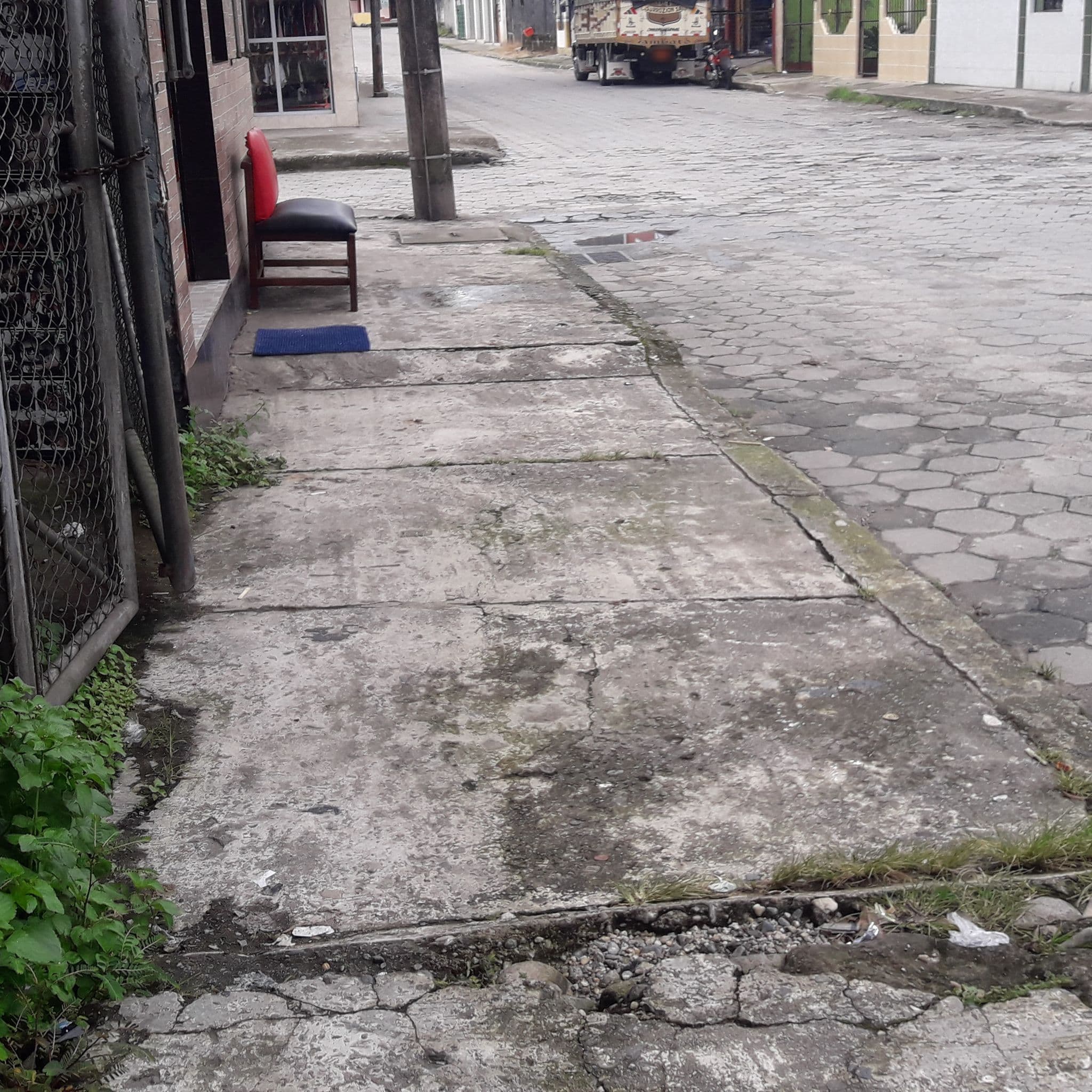 Street view near Hostal Gold, Tena — © yesenia22 (CC BY-SA · Mapillary)