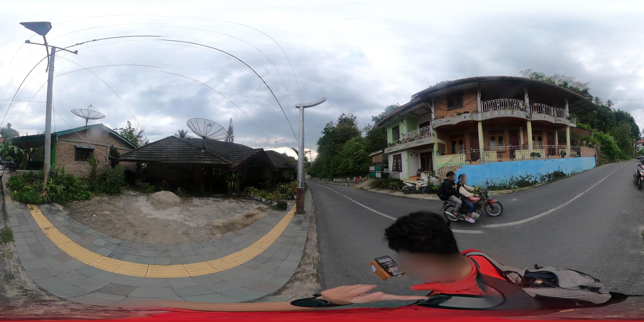 Street view near Parnas, Tuktuk Sonak — © rgtm_ryuiki (CC BY-SA · Mapillary)