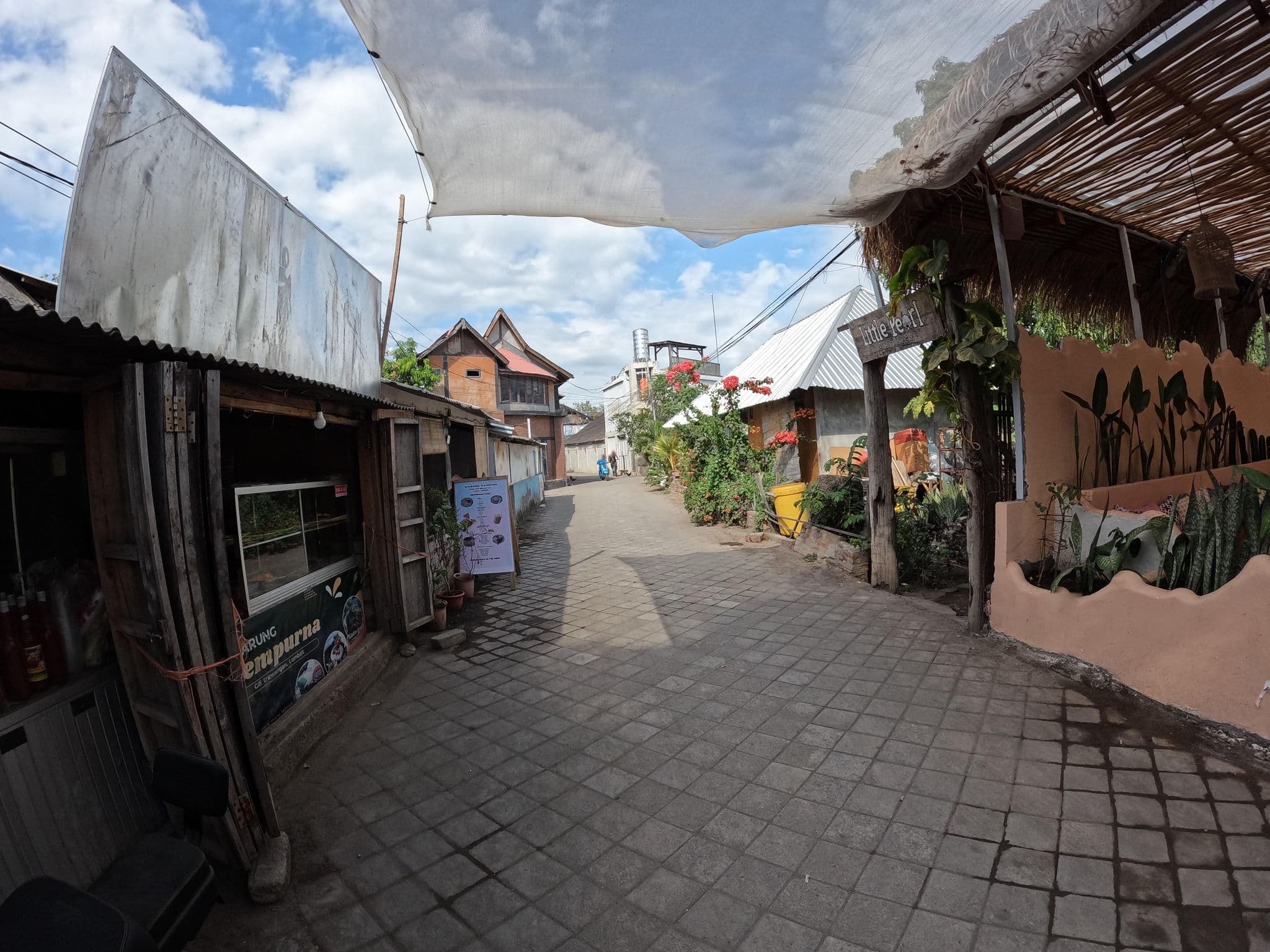 Street view near Cukli Homestay, Gili Trawangan