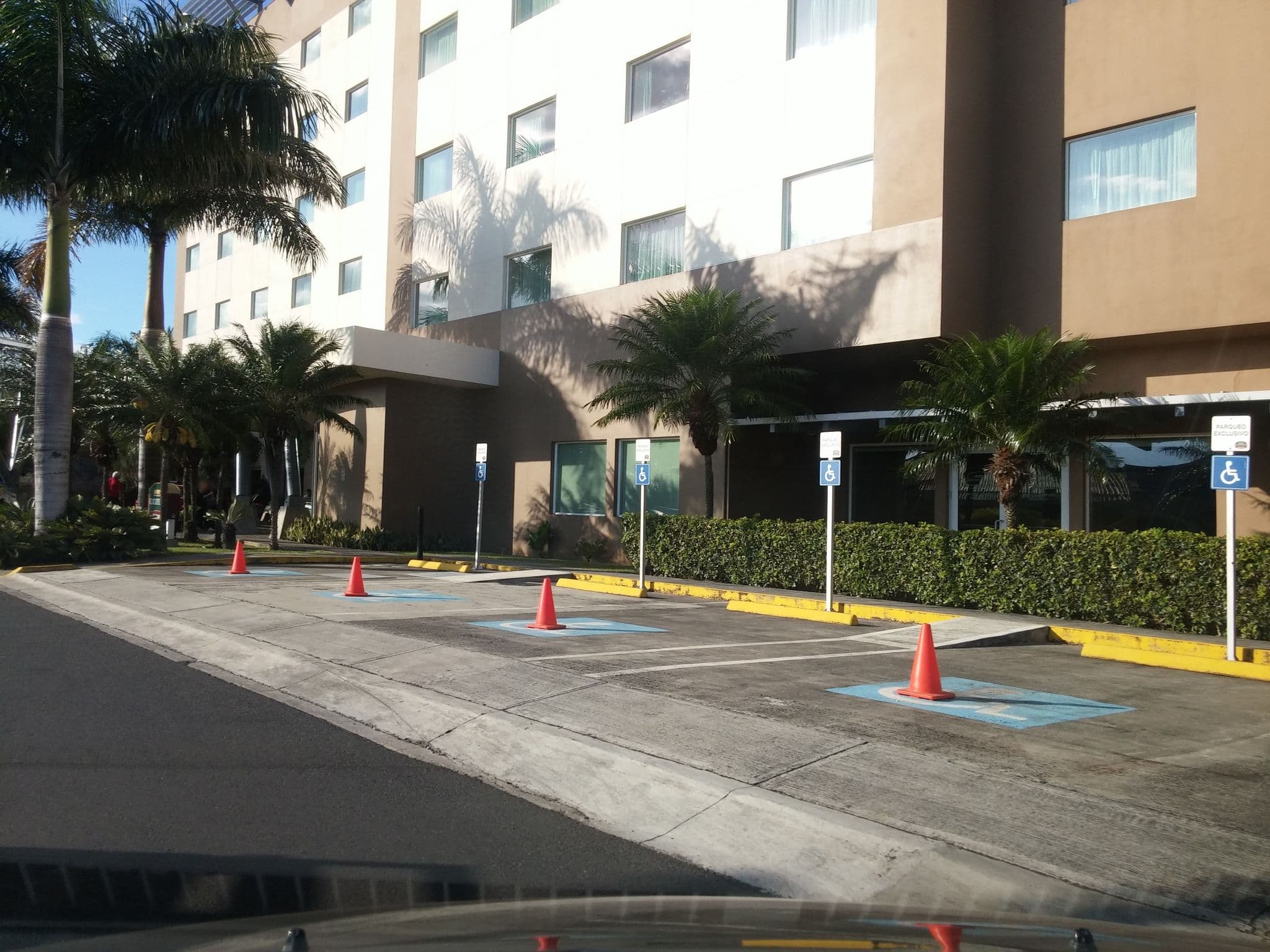 Street view near Hotel Courtyard de Marriott • Alajuela, Alajuela — © elotrojames (CC BY-SA · Mapillary)