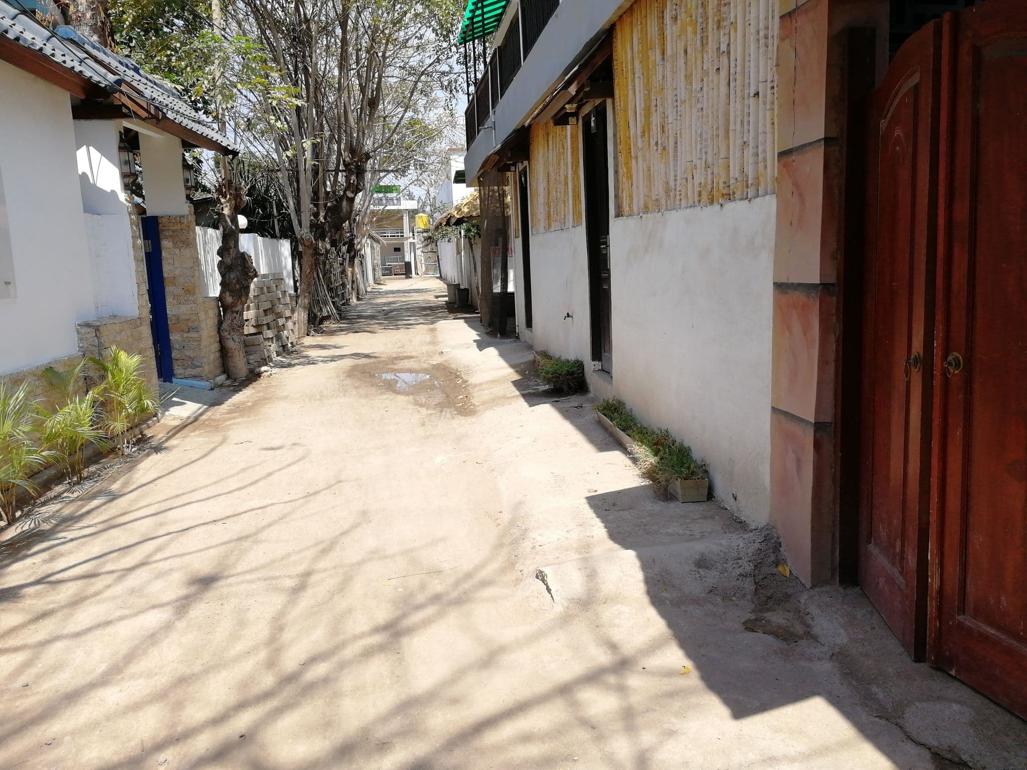 Street view near Gili Ocean Club, Gili Trawangan — © thewayofmando (CC BY-SA · Mapillary)