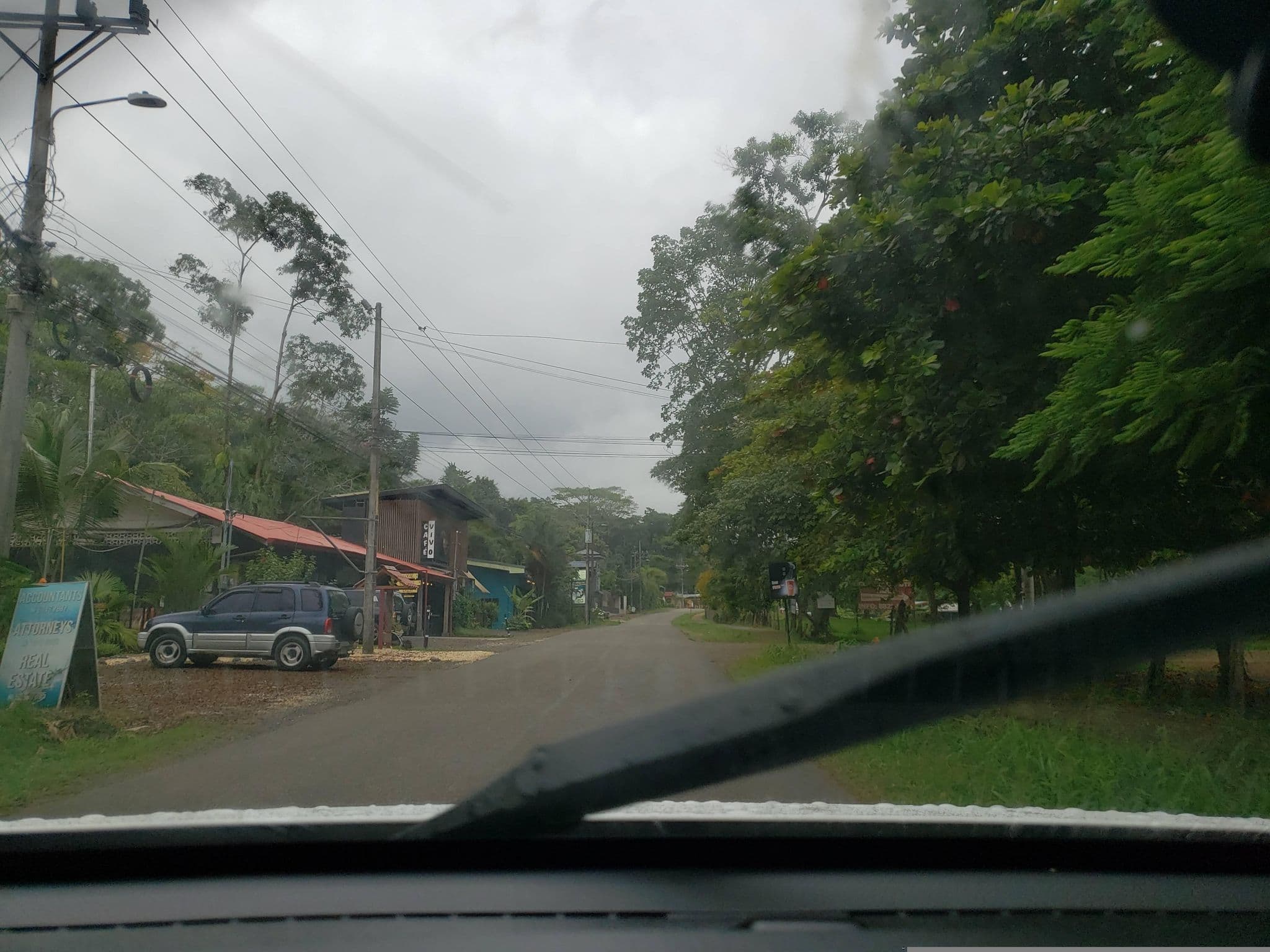 Street view near Cabinas Los Lauresles Hotel, Bar y Restaurante, Uvita — © guyutetube (CC BY-SA · Mapillary)