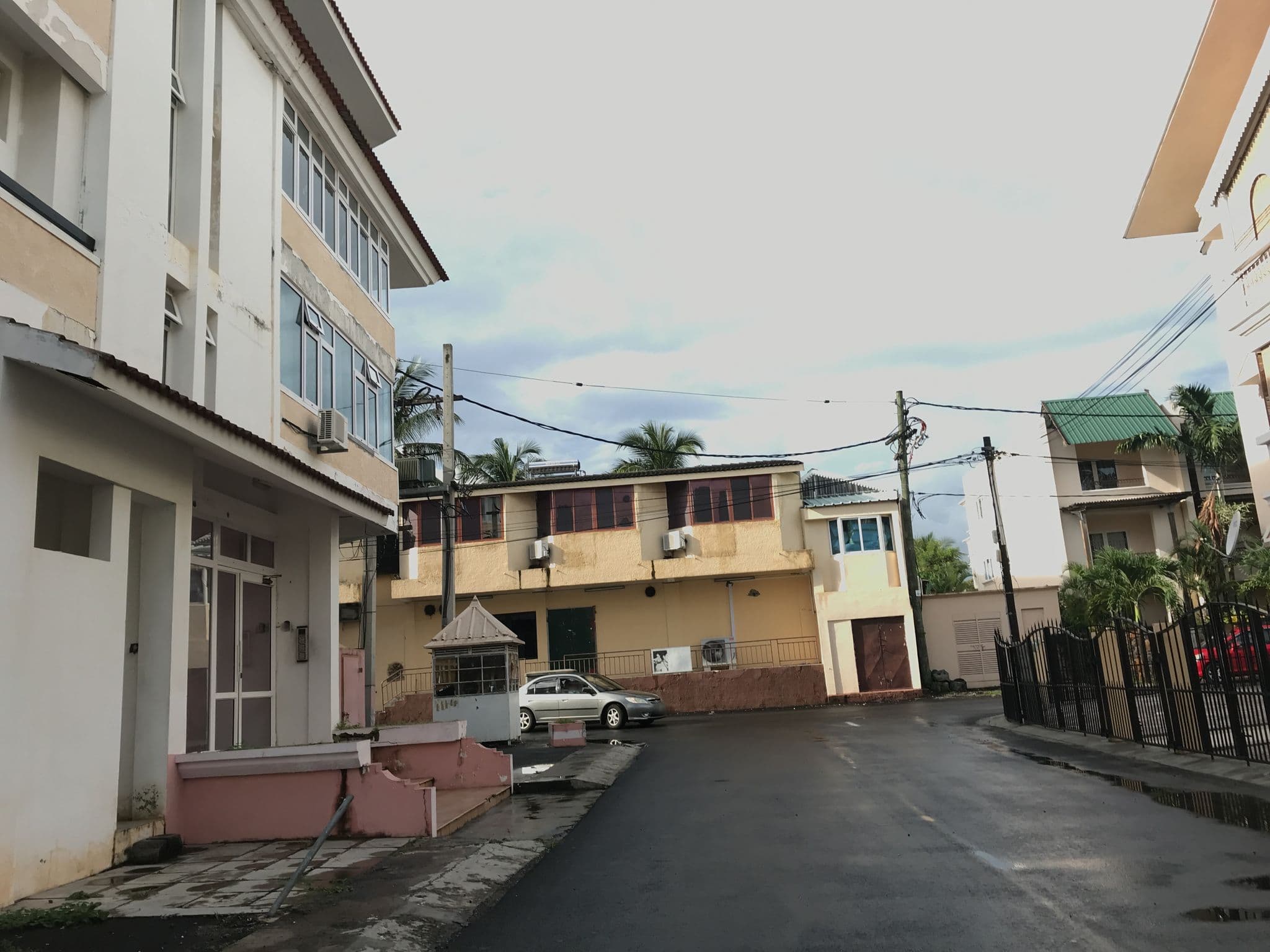 Street view near Land a Sea Apartment, Flic en Flac — © thepriben (CC BY-SA · Mapillary)