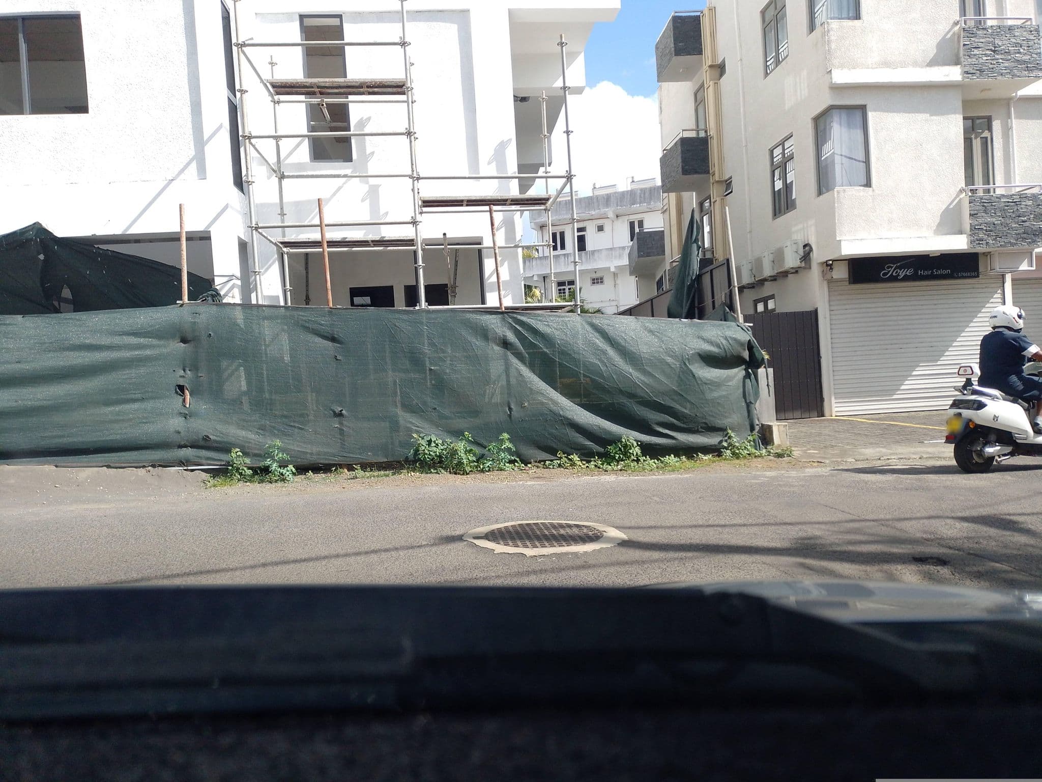 Street view near Le Lotus, Grand Baie — © armandr (CC BY-SA · Mapillary)
