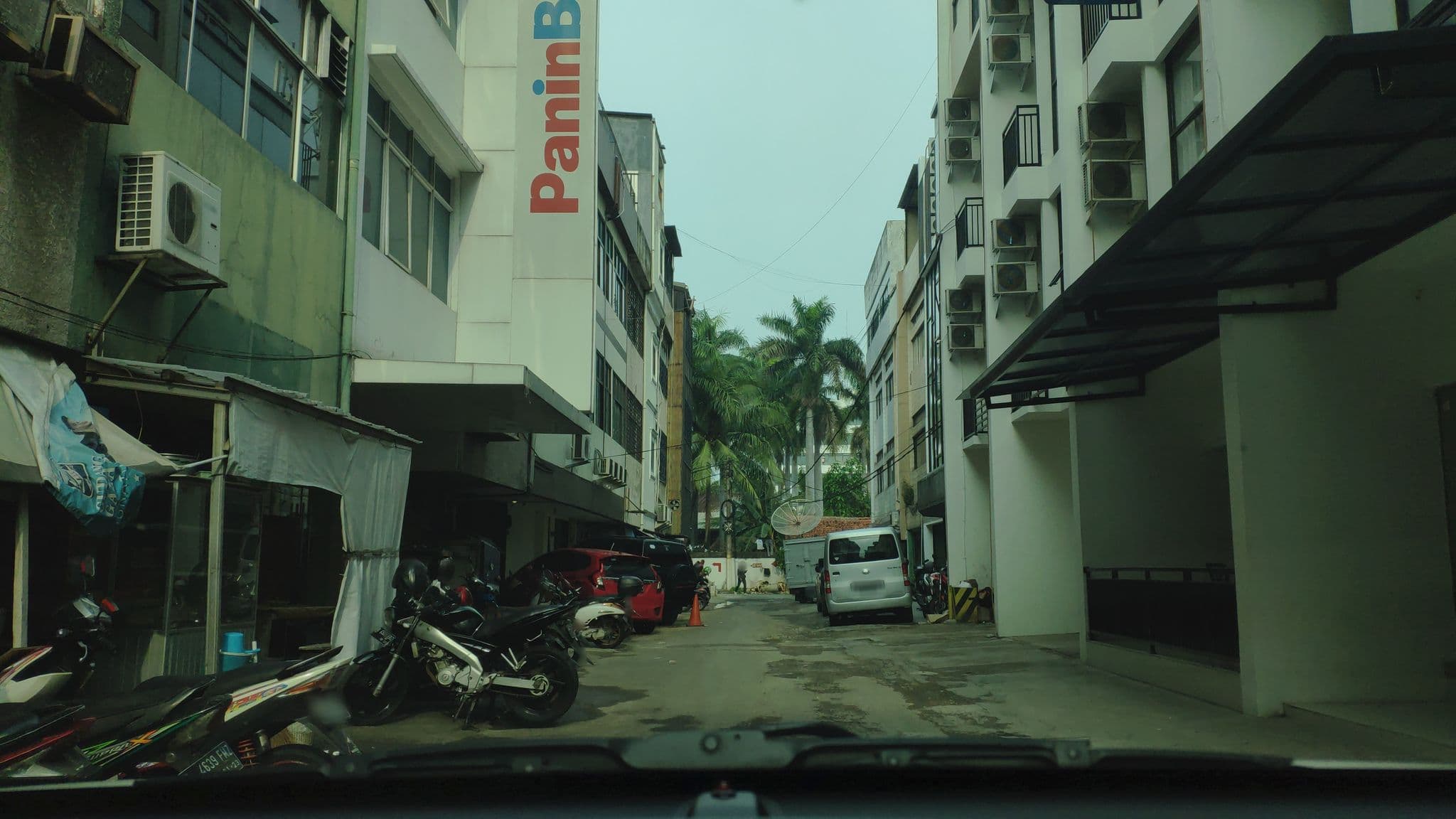 Street view near Hotel Zenrooms Hayam Wuruk, Jakarta
