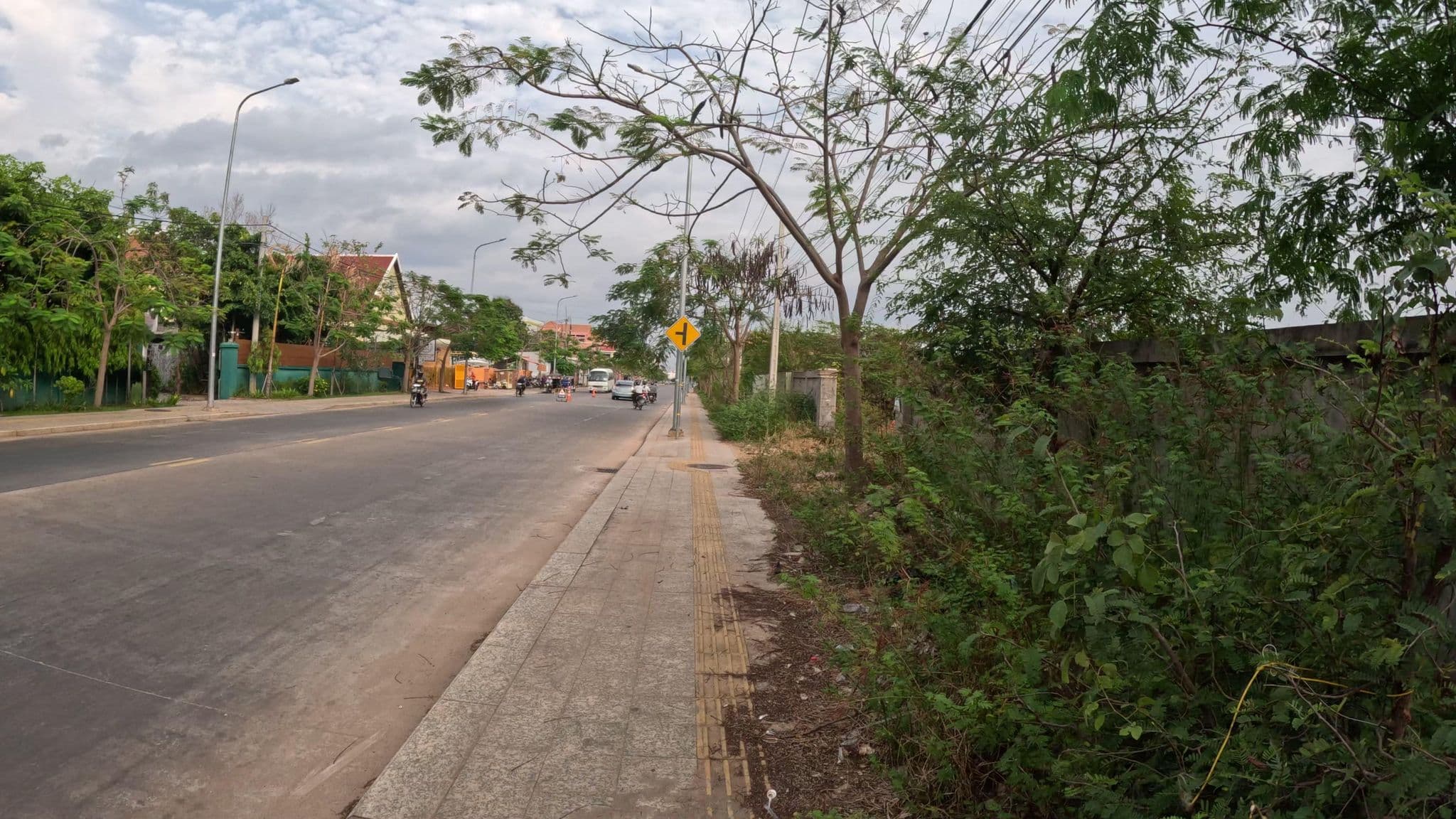 Street view near Phum Khmer Lodge - Siem Reap Eco-Lodge, Siem Reap — © ThailandCambodia (CC BY-SA · Mapillary)