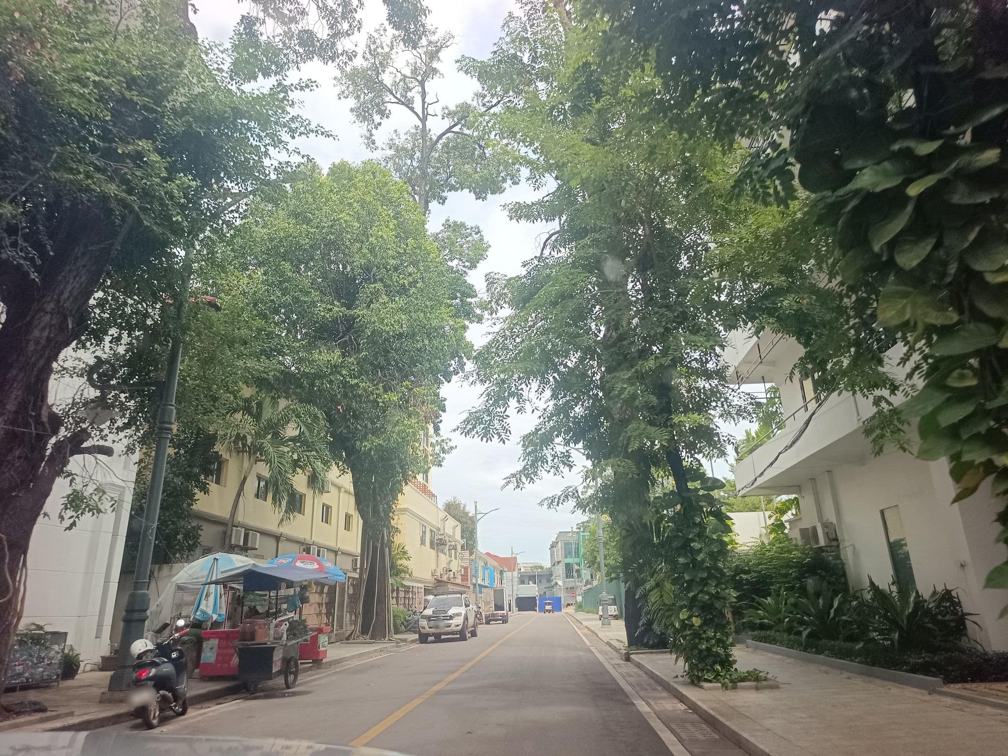 Street view near Le Grande Indochine Hotel, Siem Reap — © ThailandCambodia (CC BY-SA · Mapillary)