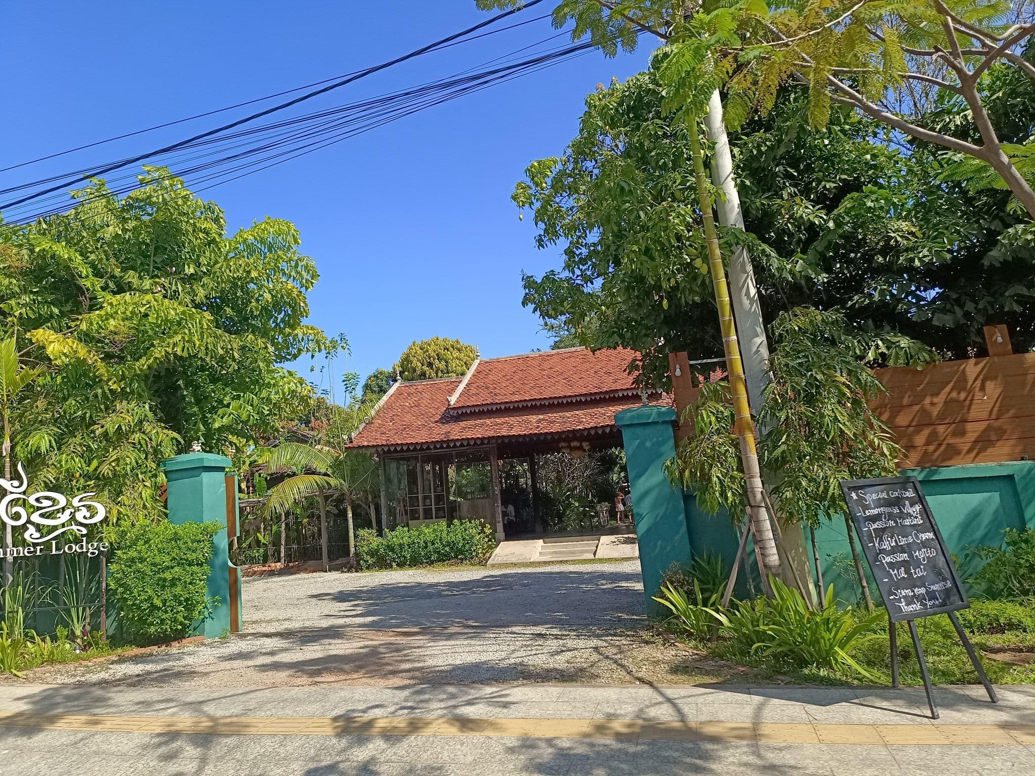 Street view near Phum Khmer Lodge - Village Cambodian Eco-Lodge - Three-Bedroom Suite, Siem Reap — © ThailandCambodia (CC BY-SA · Mapillary)