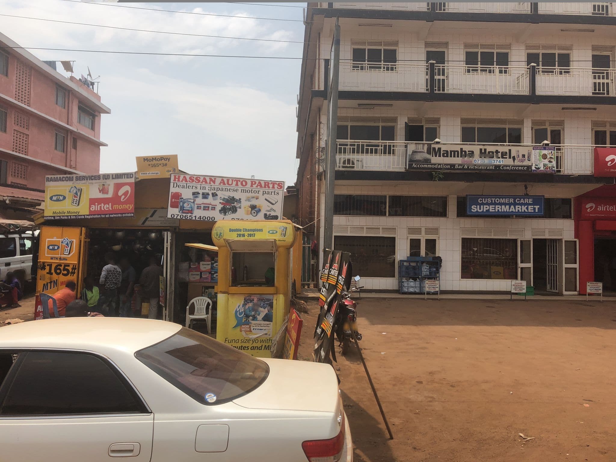 Street view near Mamba Hotel, Kampala — © steph202 (CC BY-SA · Mapillary)