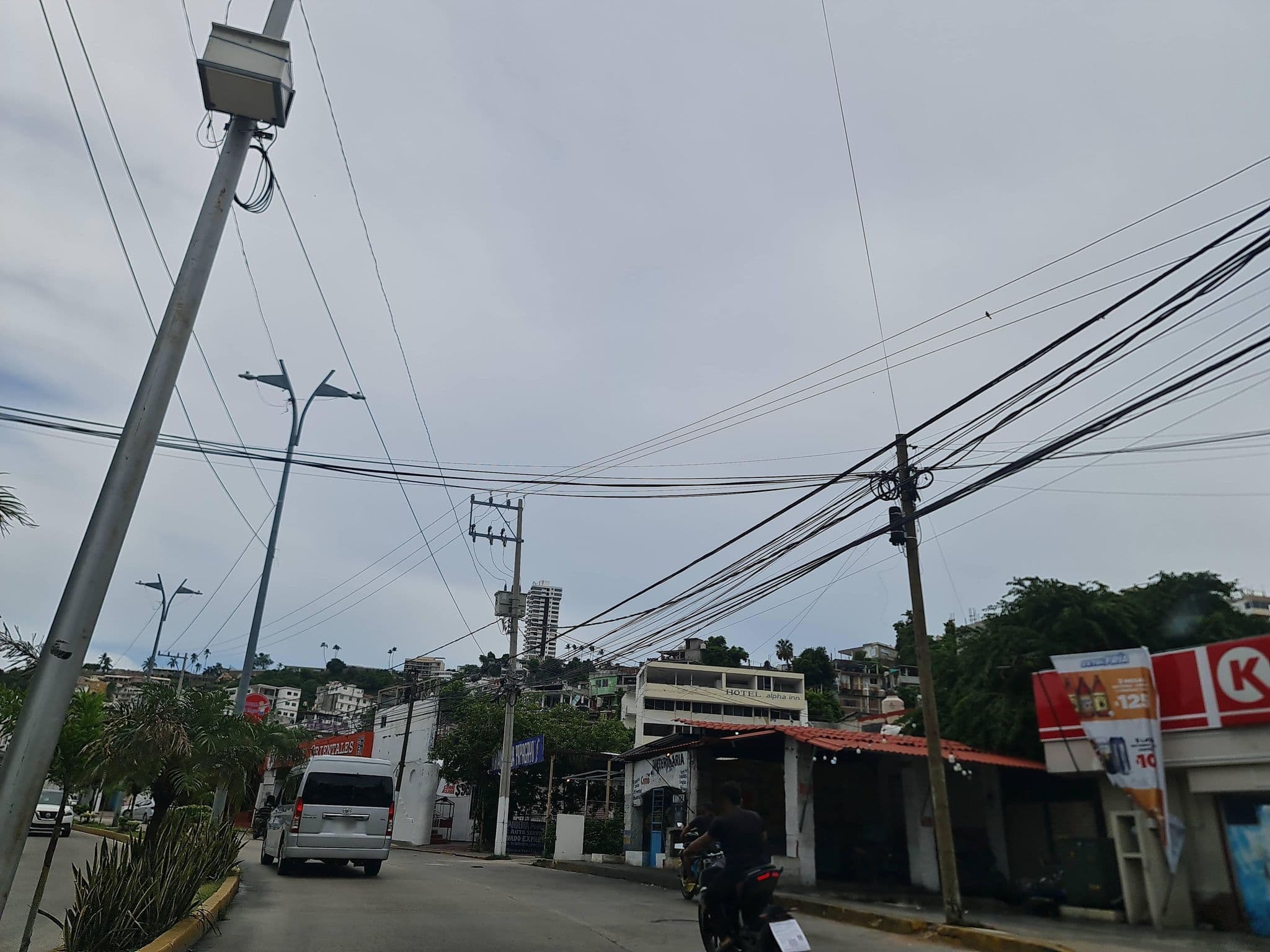 Street view near Hotel Walton, Acapulco de Juárez — © SamOlivaresl (CC BY-SA · Mapillary)