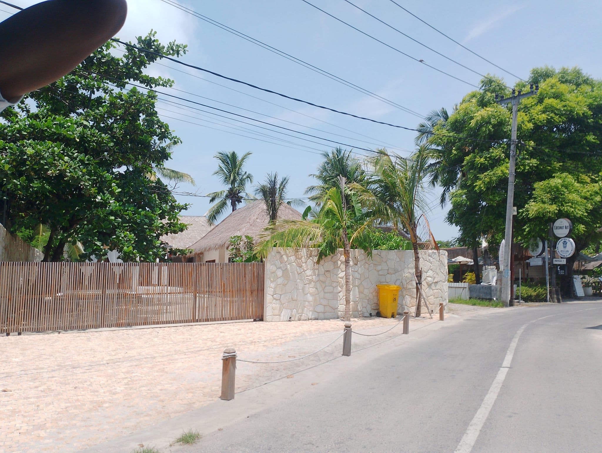 Street view near Planet nomadas dive surf and yoga resort, Klungkung