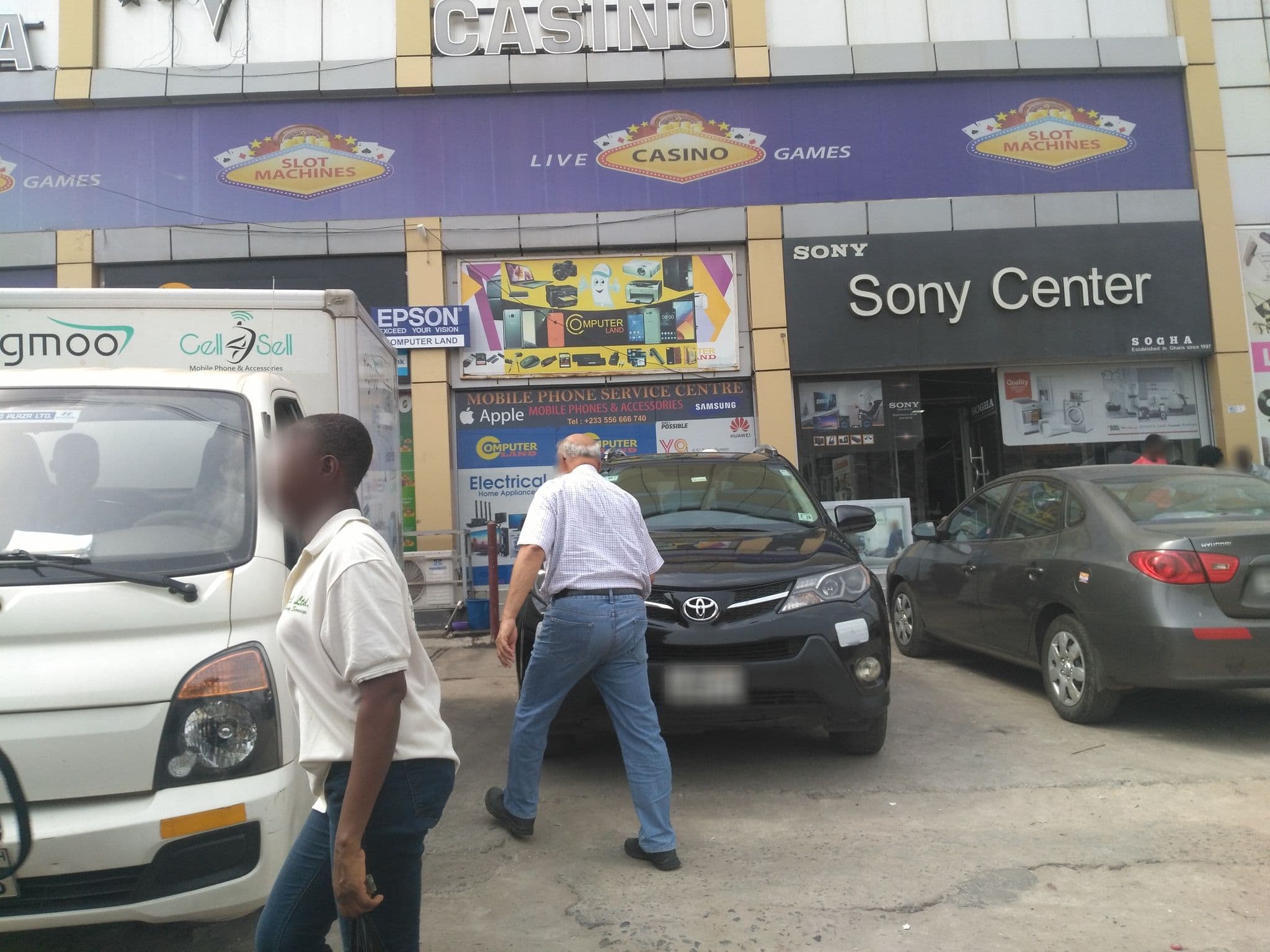 Street view near Frankie's Foods and Rooms, Osu — © ralebipim (CC BY-SA · Mapillary)