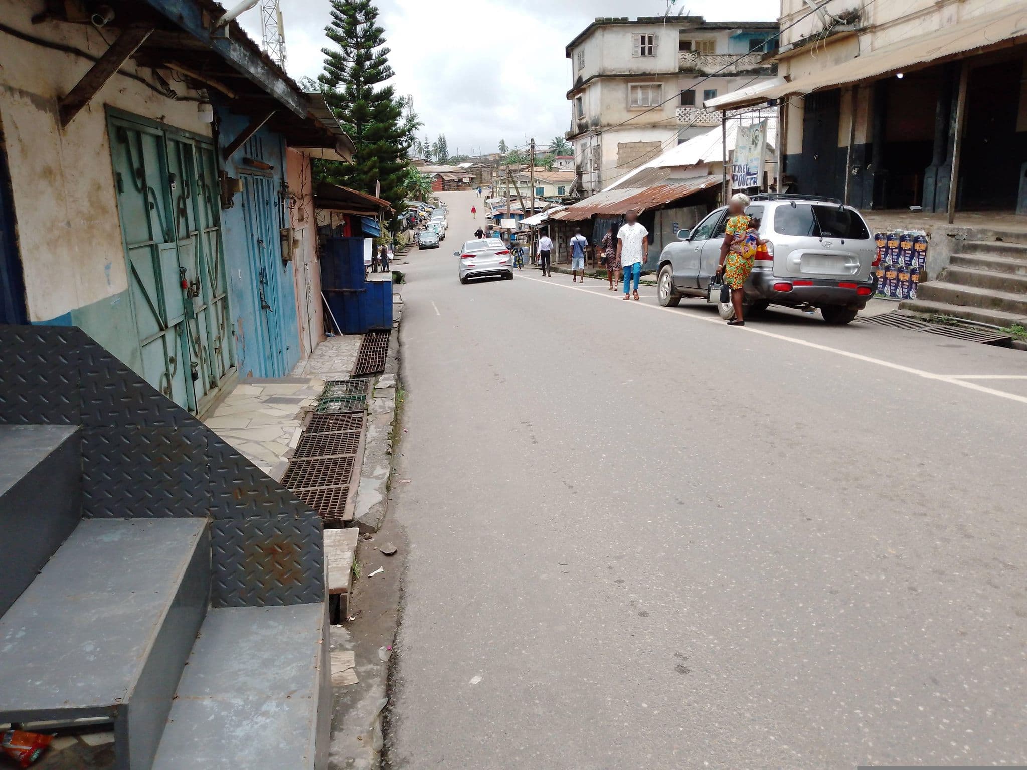 Street view near Adeshie Fie Hotel, Tarkwa — © cmenttor (CC BY-SA · Mapillary)