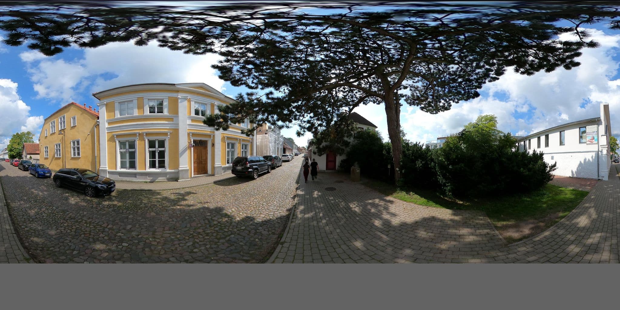 Street view near Johan Spa Hotell, Kuressaare — © richlv (CC BY-SA · Mapillary)