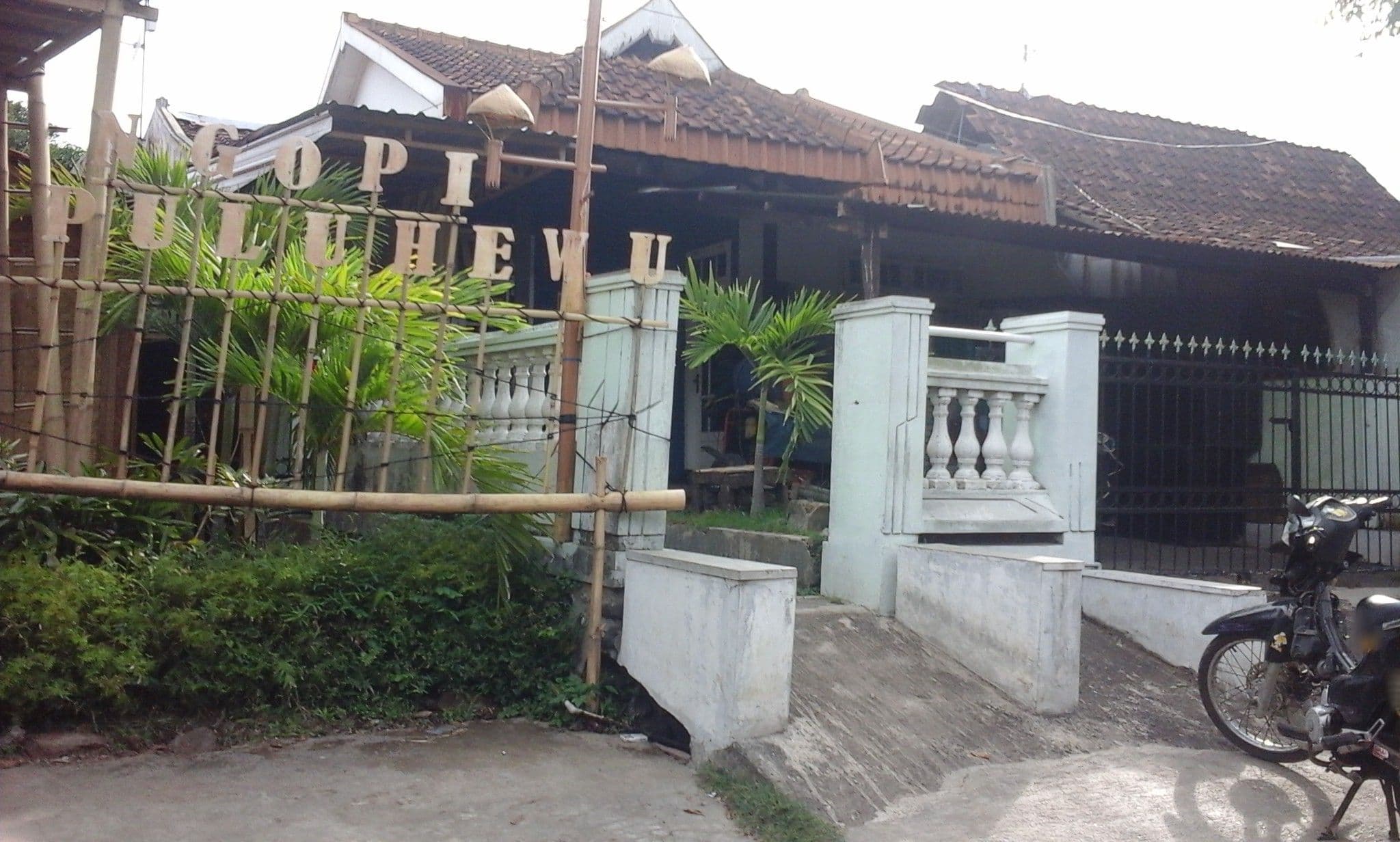Street view near Homestay Pak Nahrawi, Banyuwangi — © arizalkawamuna (CC BY-SA · Mapillary)