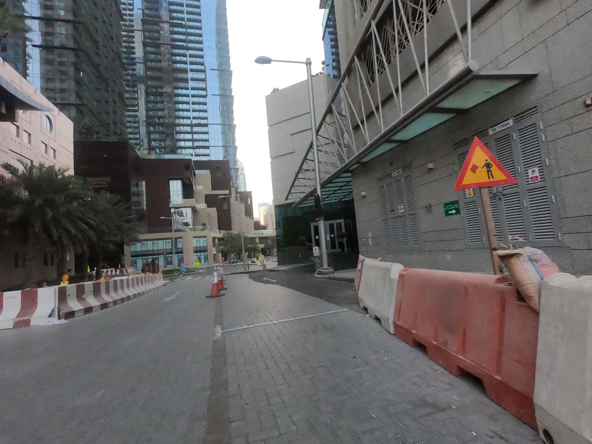 Street view near Dubai Marriott Harbour Hotel & Suites, Dubai Marina — © countzero5 (CC BY-SA · Mapillary)