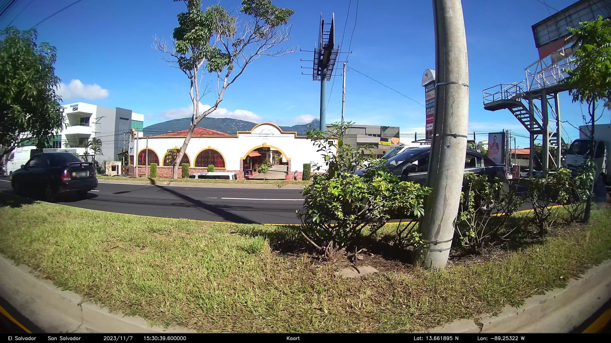 Street view near Beverly Hills: Hotel & Business - San Salvador, Antiguo Cuscatlán — © kaart_2 (CC BY-SA · Mapillary)