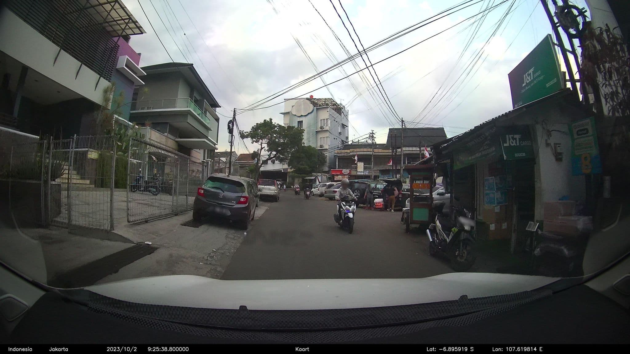 Street view near Hotel Danoufa, Bandung — © kaart5 (CC BY-SA · Mapillary)
