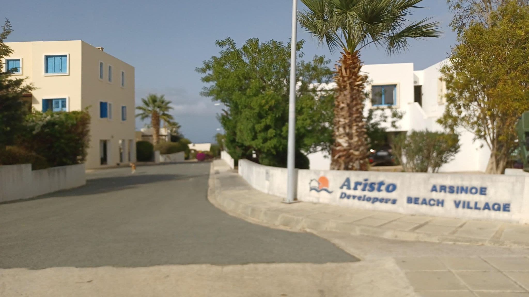 Street view near Eliofos Elegant Maisonettes, Pólis — © noa1 (CC BY-SA · Mapillary)