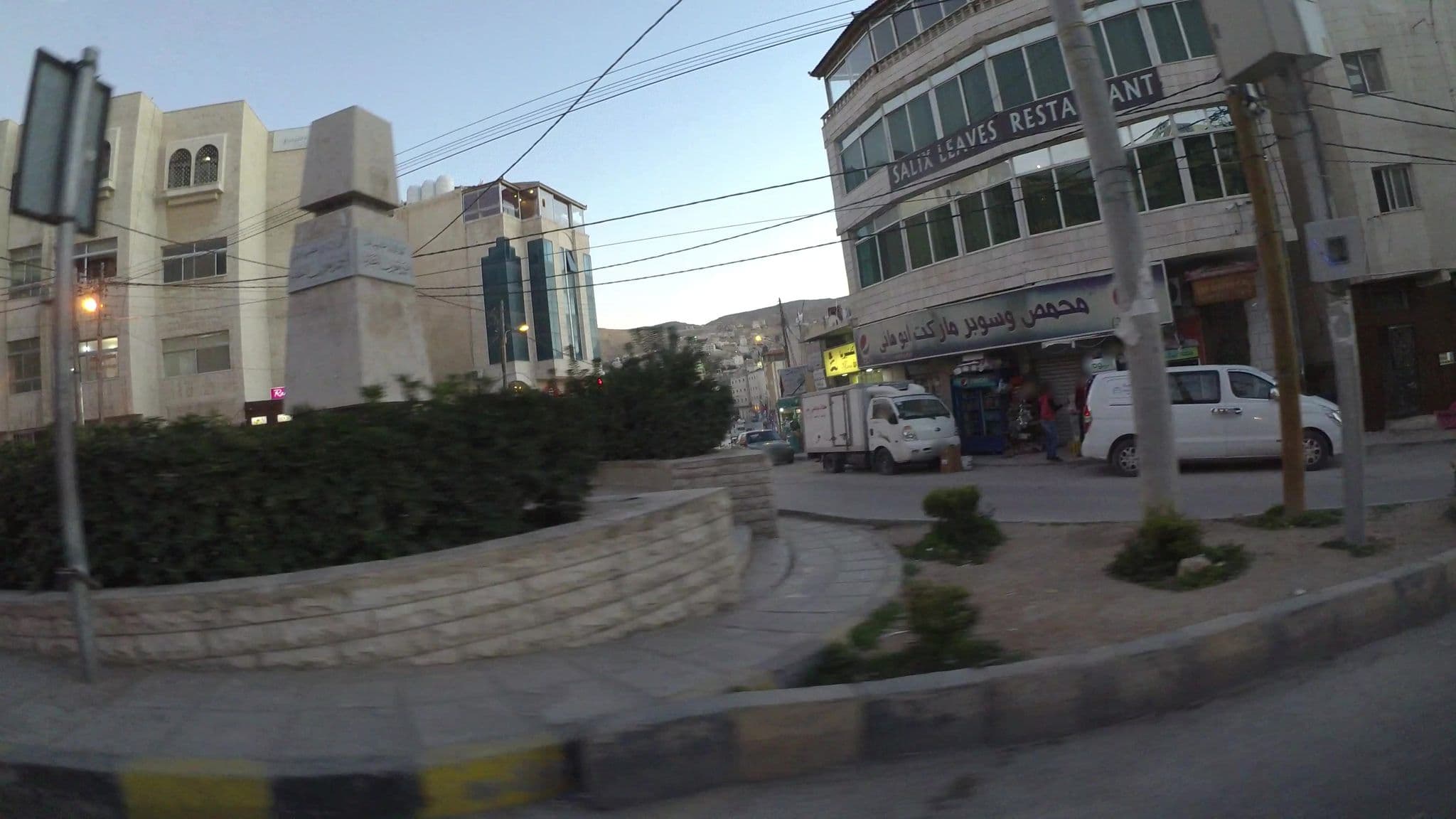 Street view near Bubble lux, Wādī Mūsá — © kaartcam (CC BY-SA · Mapillary)