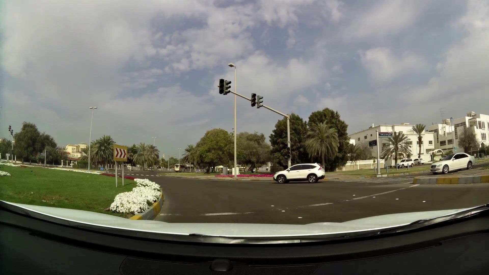 Street view near Queen palace hotel Abu Dhabi, Abu Dhabi — © kaartcam (CC BY-SA · Mapillary)