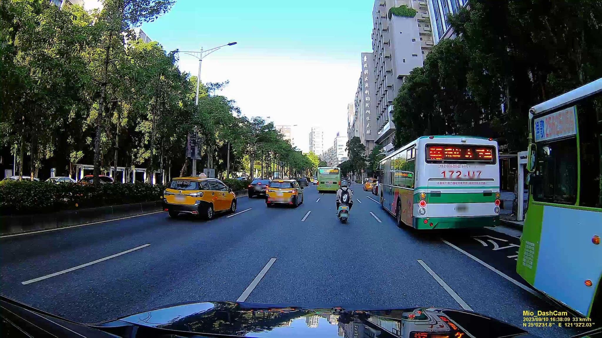 Street view near MGH Mitsui Garden Hotel Taipei Zhongxiao, Taipei — © hcyen (CC BY-SA · Mapillary)