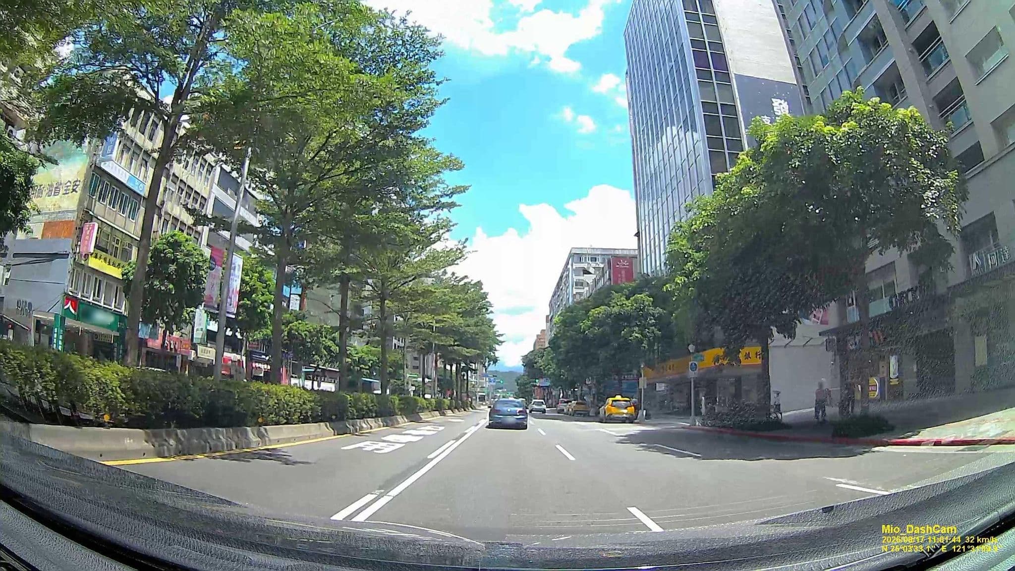 Street view near CHECK inn - Taipei SongJiang, Taipei — © hcyen (CC BY-SA · Mapillary)