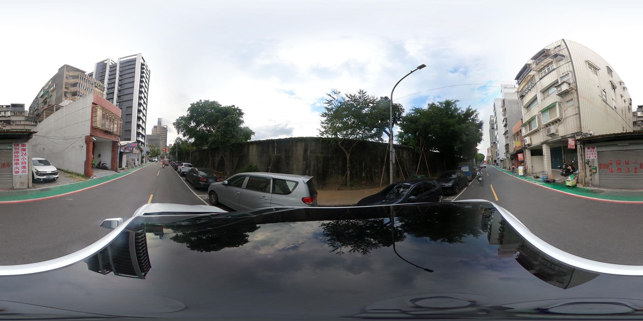 Street view near Waterfront Hotel, Neihu — © lisbethw1130 (CC BY-SA · Mapillary)
