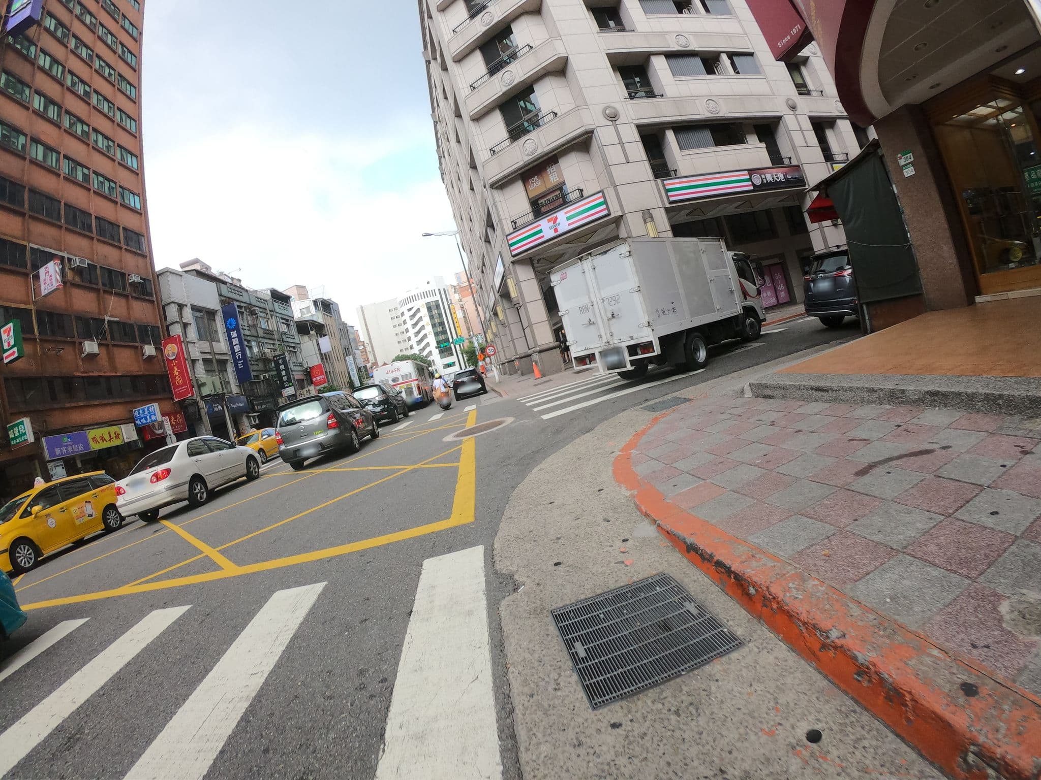 Street view near Huada Hotel-Nanxi, Taipei — © heretpe2019 (CC BY-SA · Mapillary)