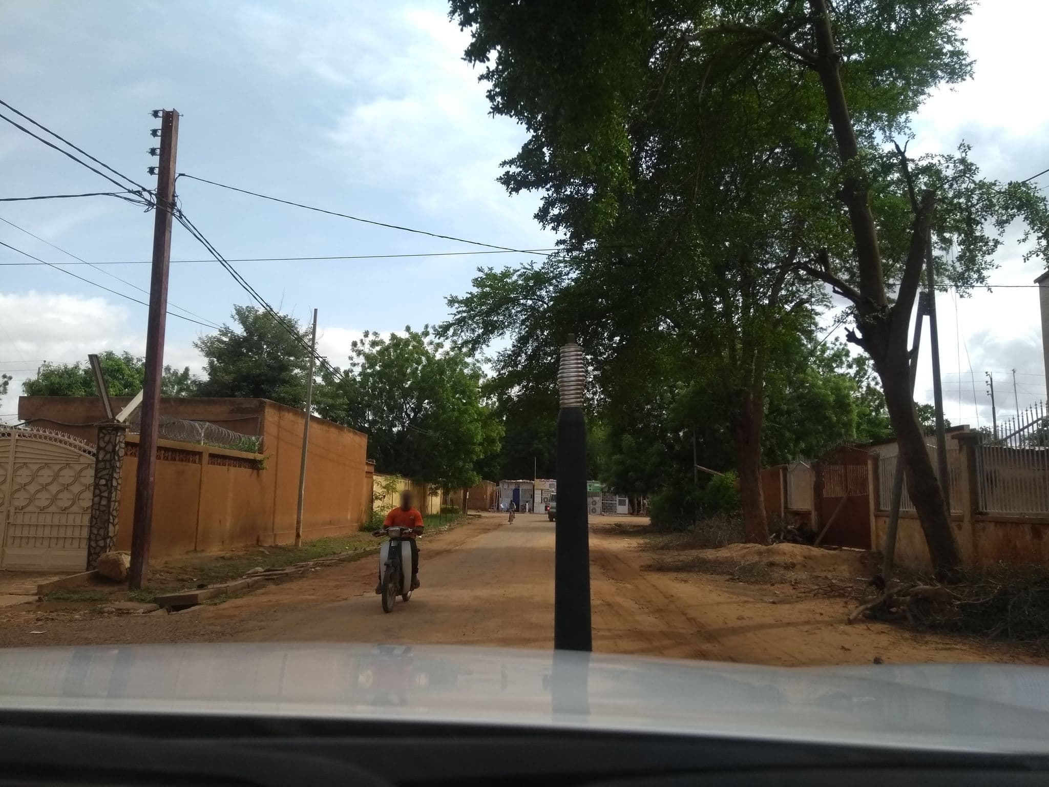 Street view near Hotel Résidence Saha Land, Niamey — © severingeo (CC BY-SA · Mapillary)