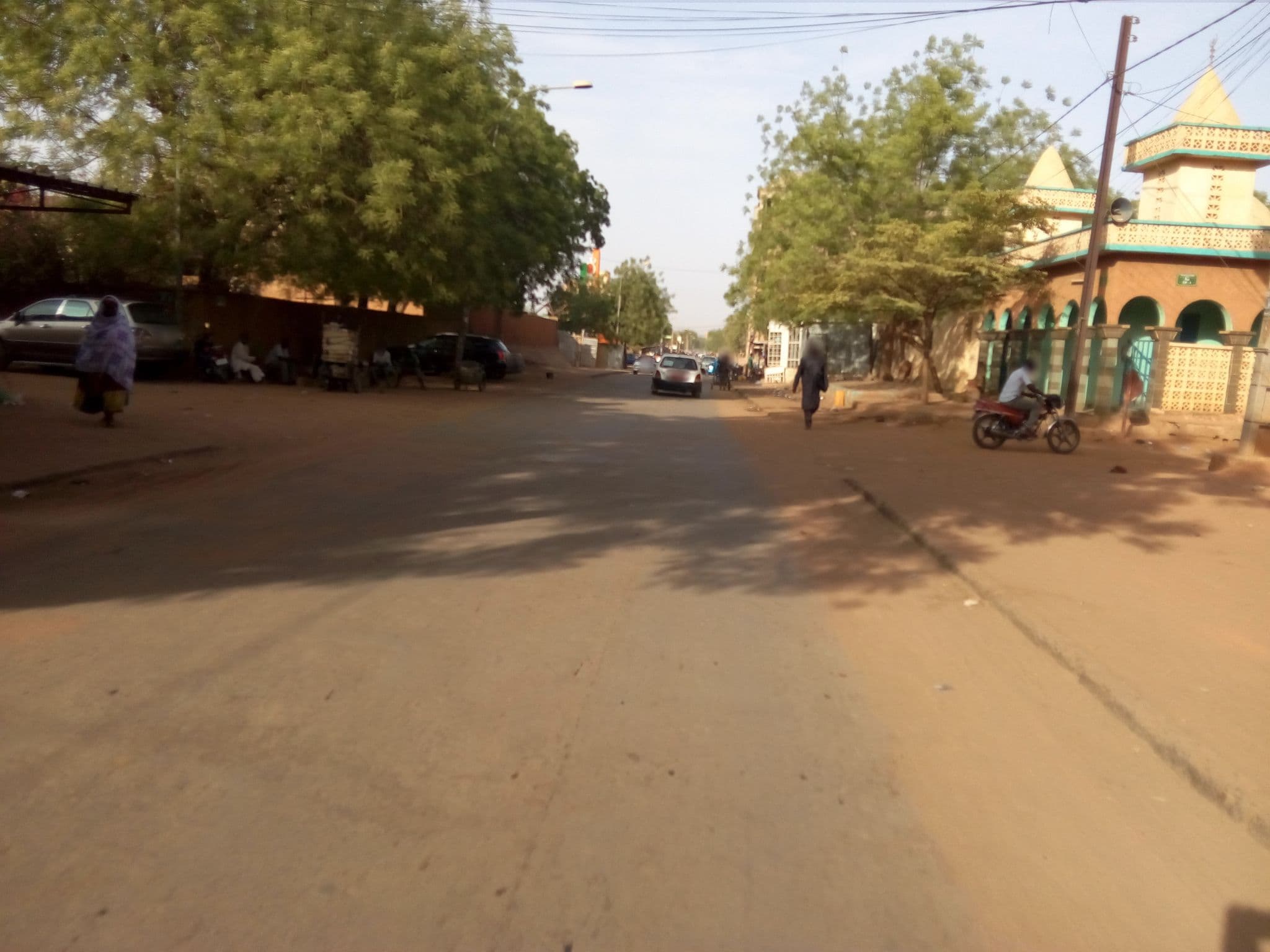 Street view near Hotel Du Centre - Droit à l'Excellence, Niamey — © ilasolthah (CC BY-SA · Mapillary)