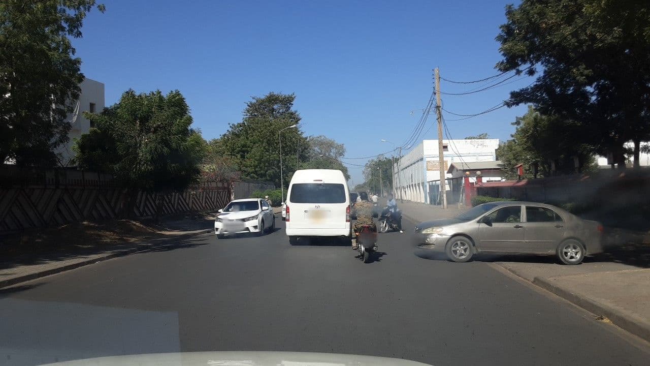 Street view near Chezwou Hotel, N'Djamena — © bodimba (CC BY-SA · Mapillary)
