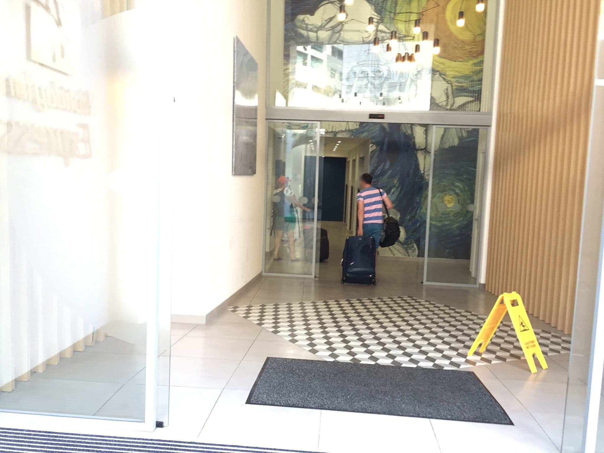 Street view near Holiday Inn Express Malta by IHG, San Ġiljan — © richlv (CC BY-SA · Mapillary)