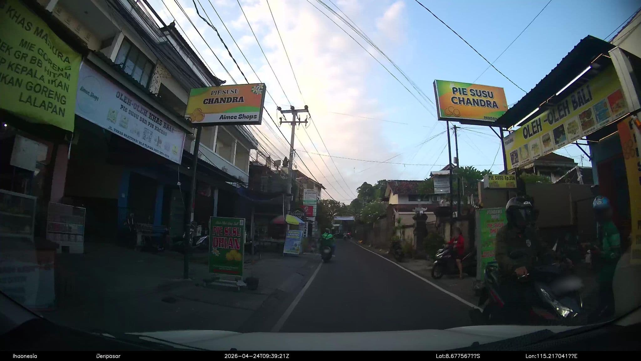 Street view near Wisma Damai, Denpasar — © Kaart---FRONT (CC BY-SA · Mapillary)