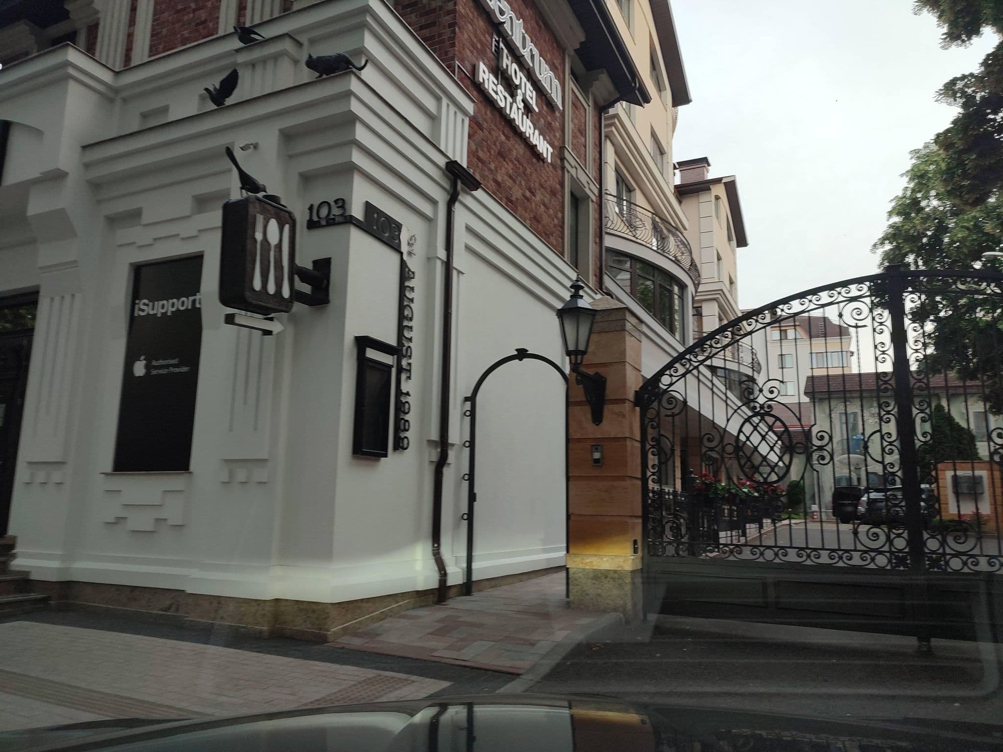 Street view near Zentrum Hotel, Chisinau — © morflot (CC BY-SA · Mapillary)