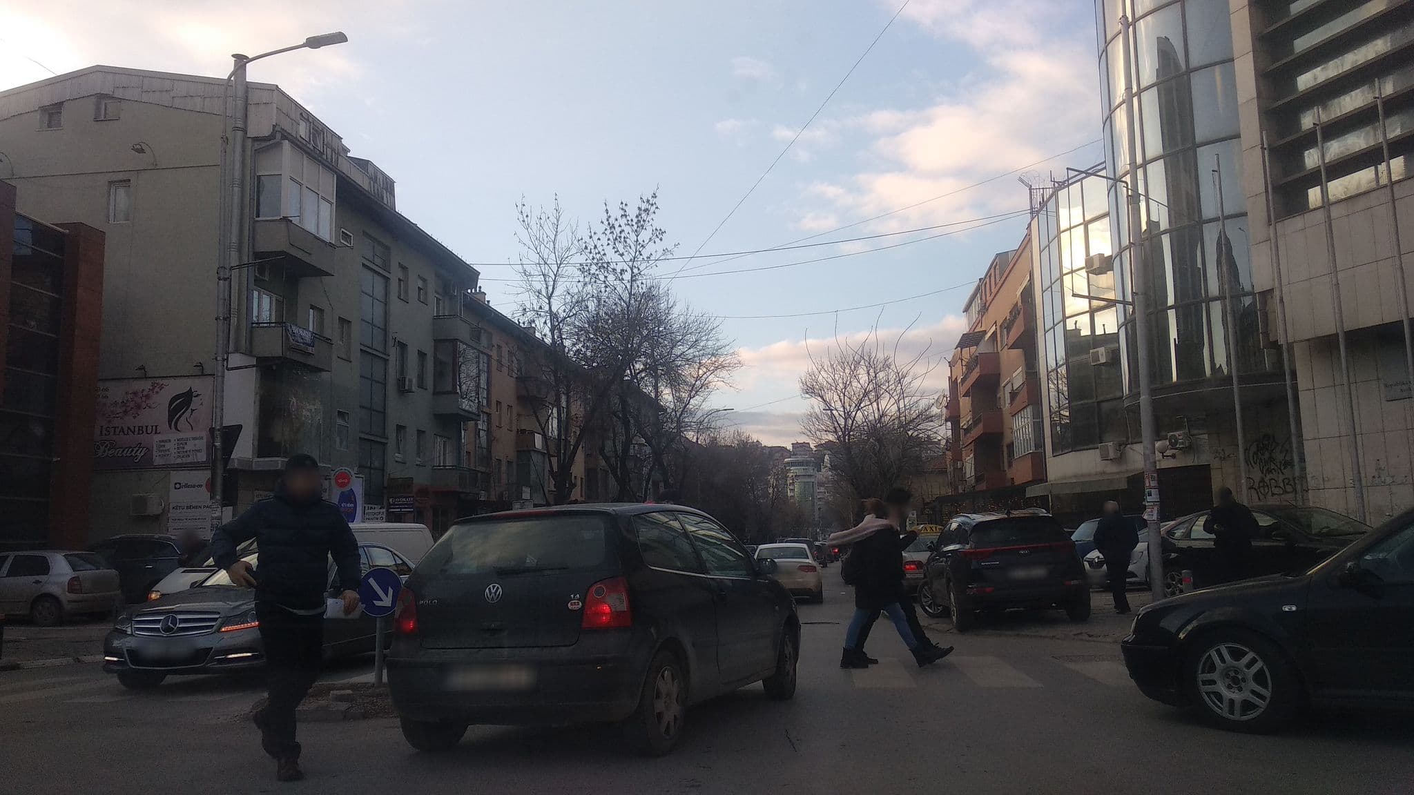 Street view near Ma Belle, Pristina — © shuke (CC BY-SA · Mapillary)