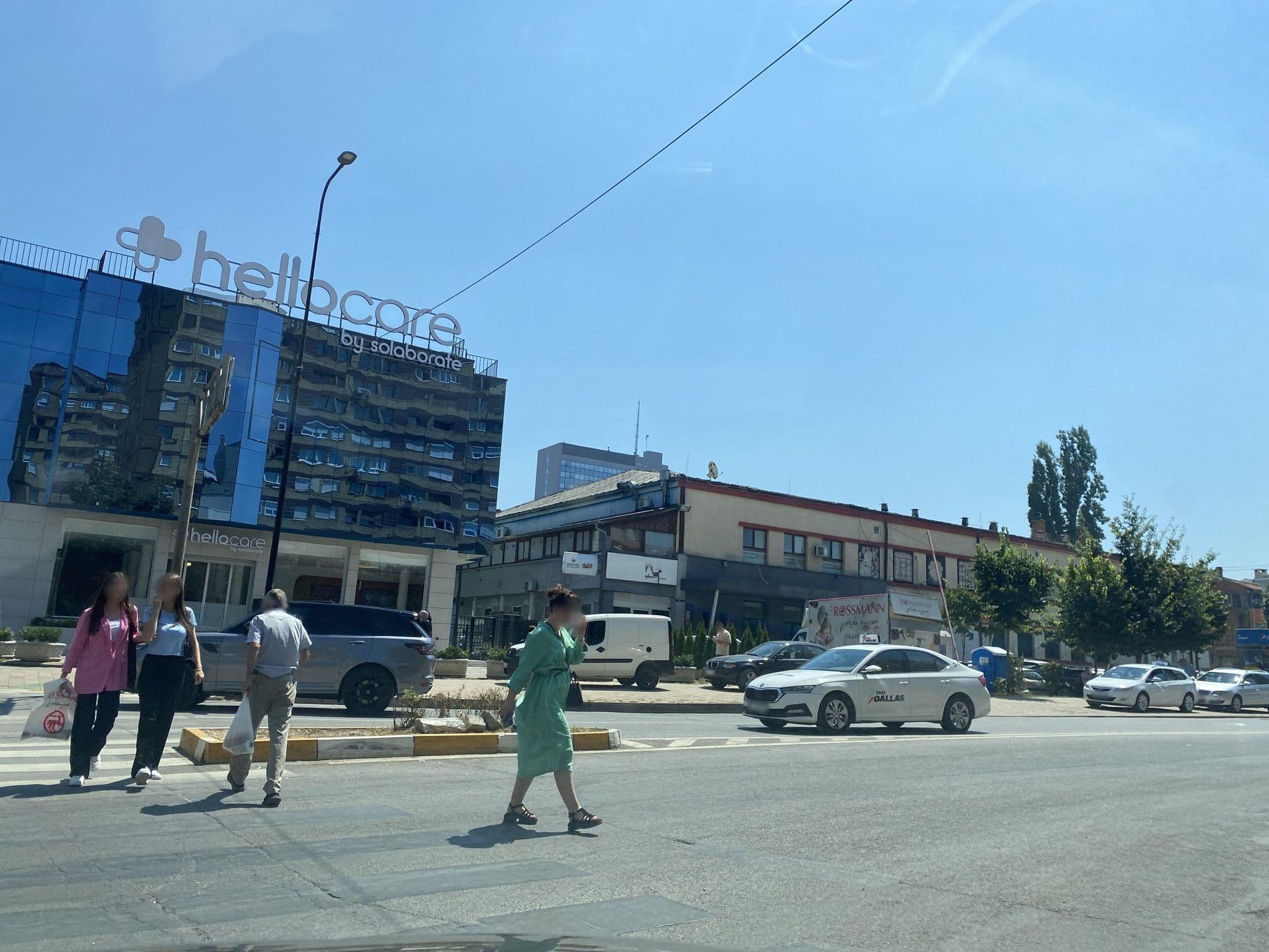Street view near Downtown Apartments, Pristina — © skromalee (CC BY-SA · Mapillary)