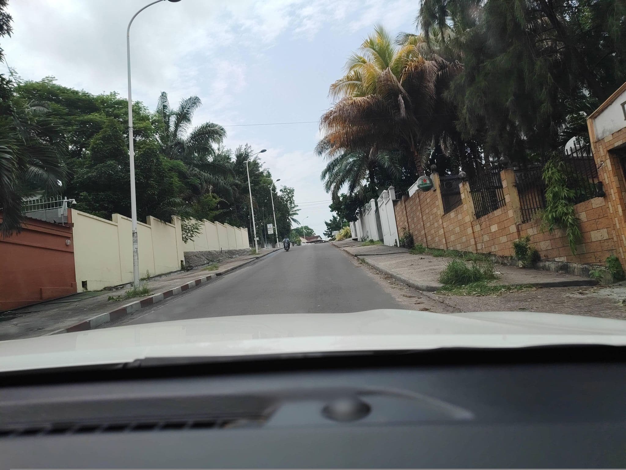 Street view near Hotel la Roche, Brazzaville — © orlanto (CC BY-SA · Mapillary)