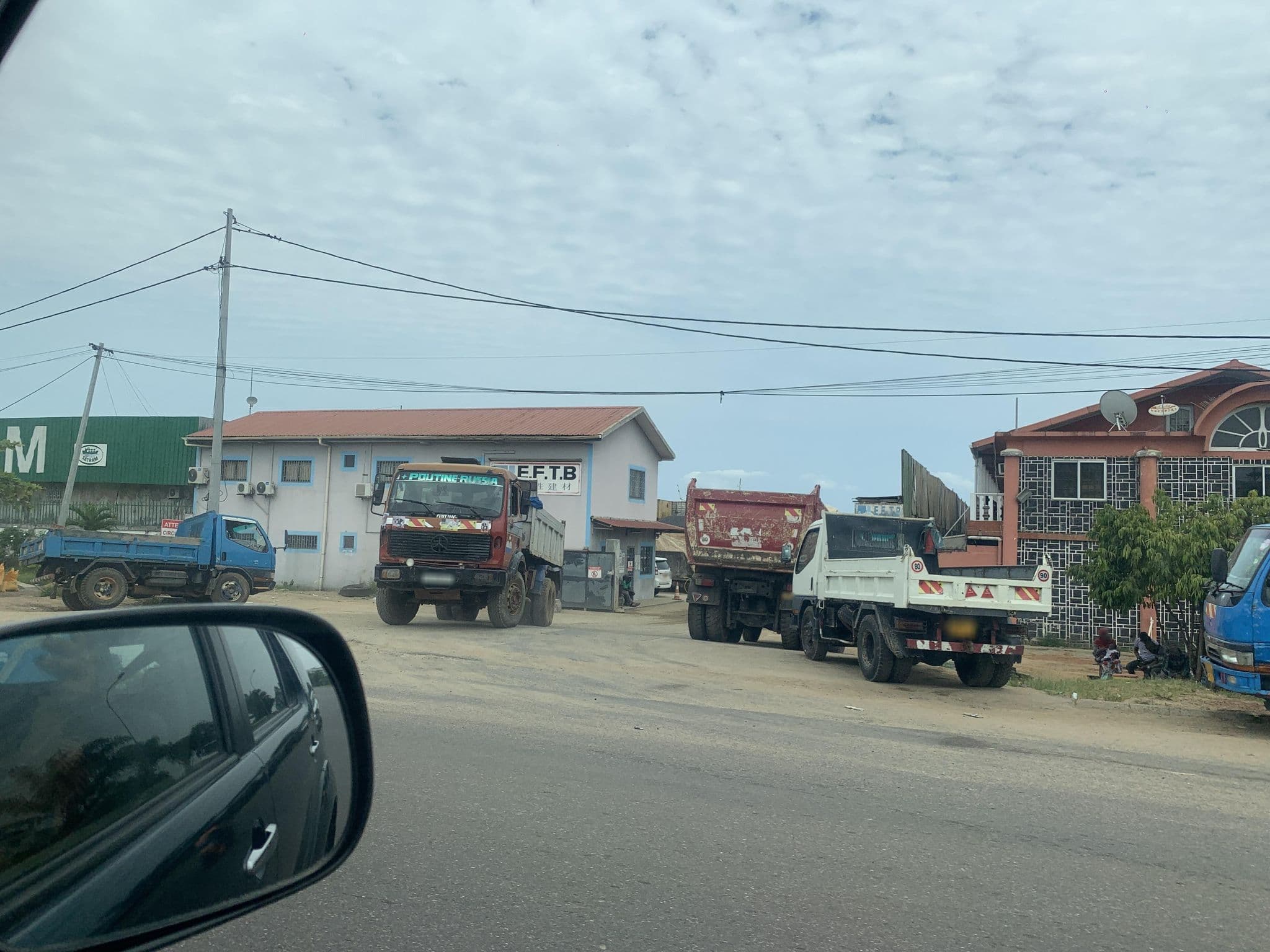 Street view near Soleina Hotel, Libreville — © walkerb10 (CC BY-SA · Mapillary)