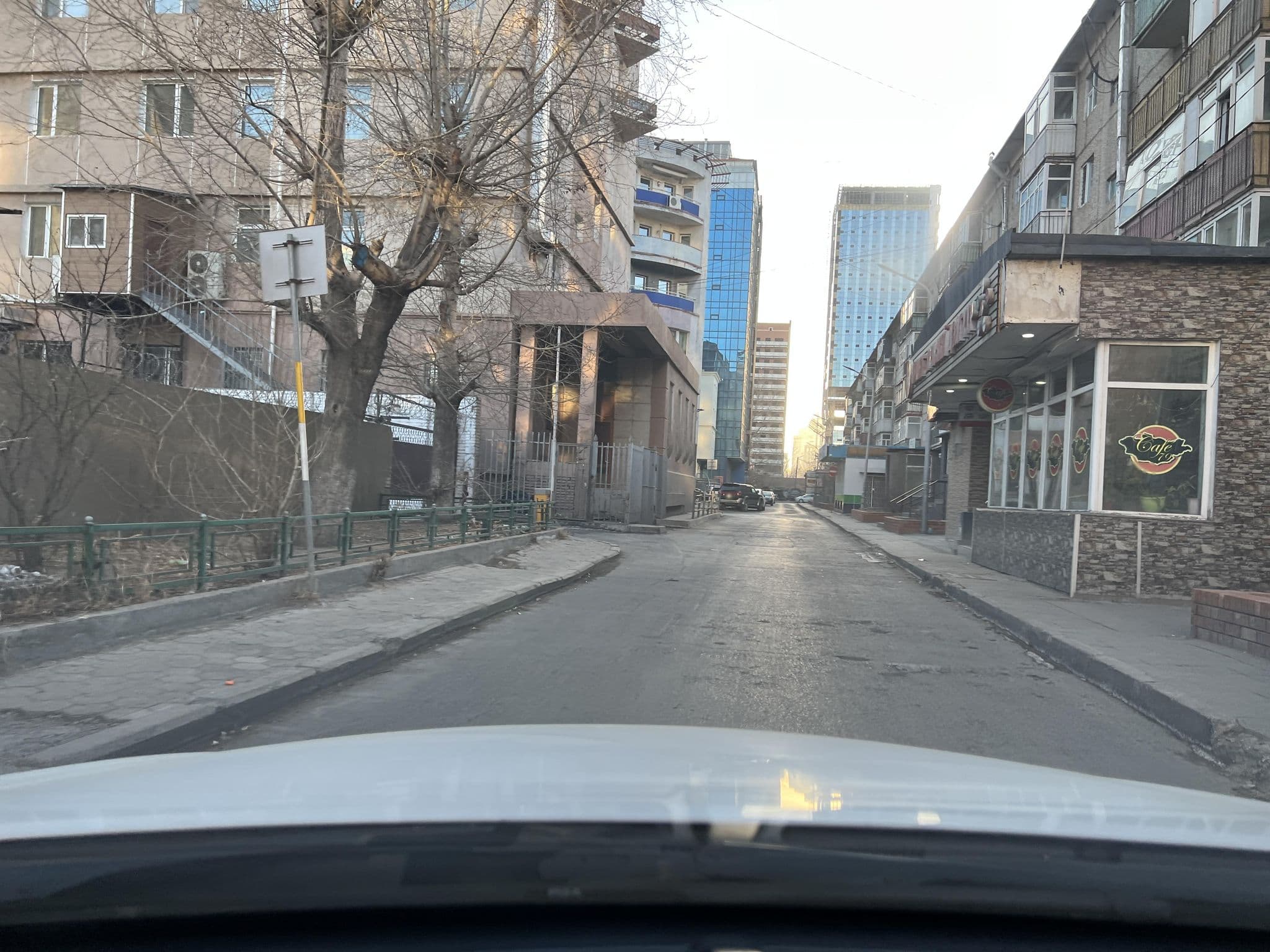 Street view near Zuut hotel, Ulan Bator — © Byamba23 (CC BY-SA · Mapillary)
